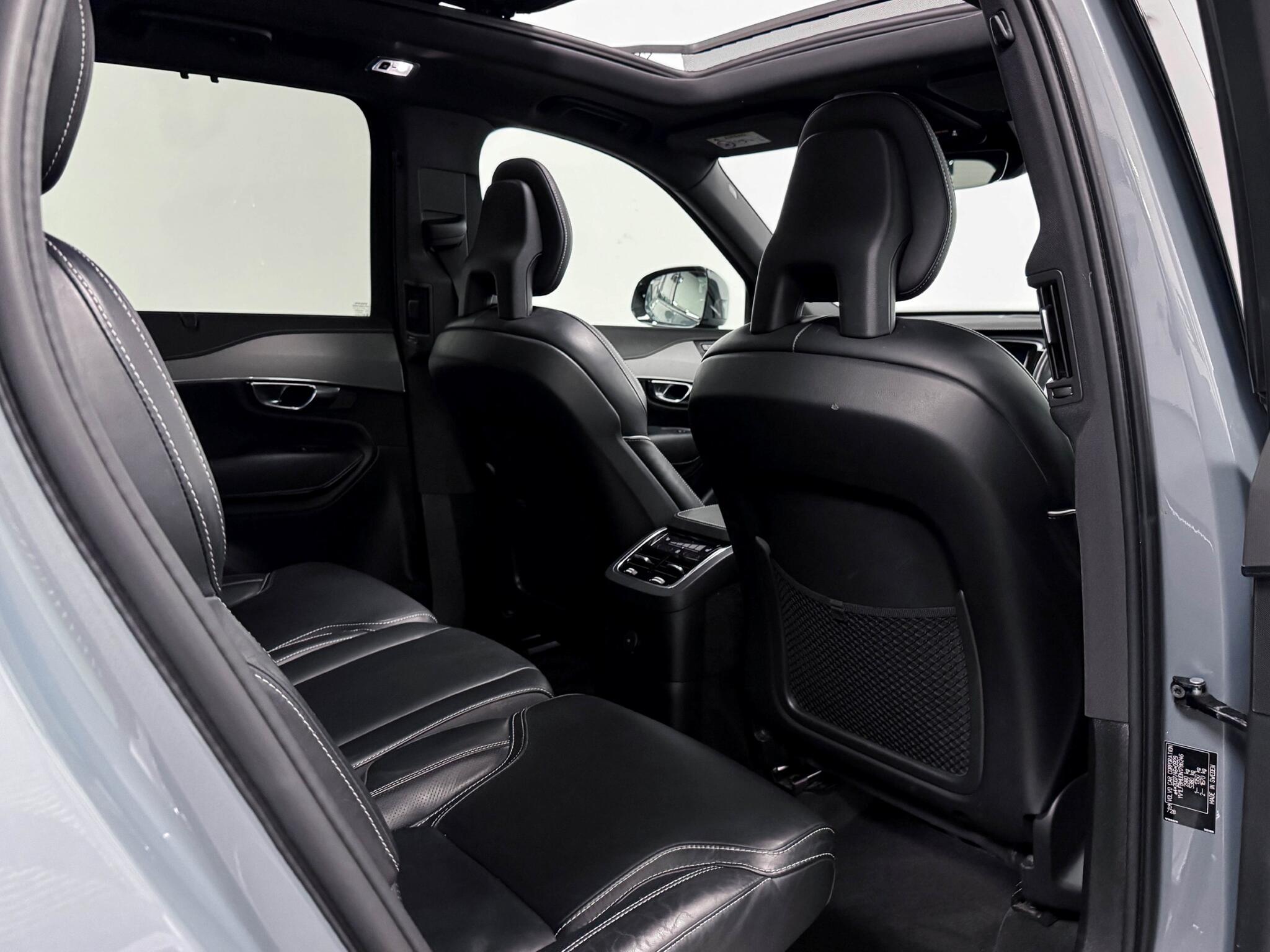 Volvo XC90 view 13