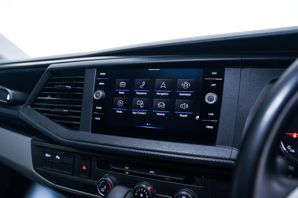 Volkswagen Transporter view 18