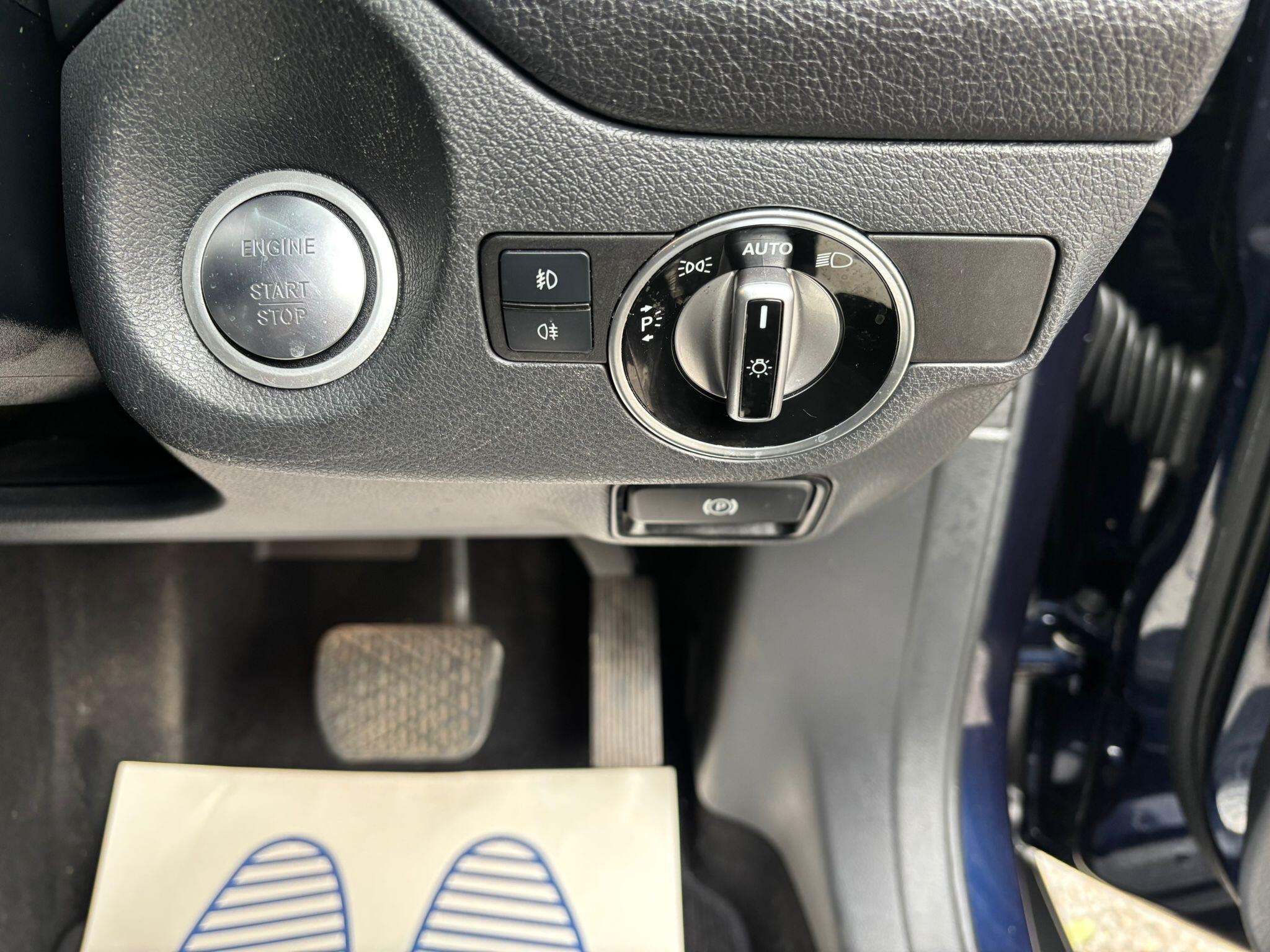 Mercedes-Benz GLA view 28