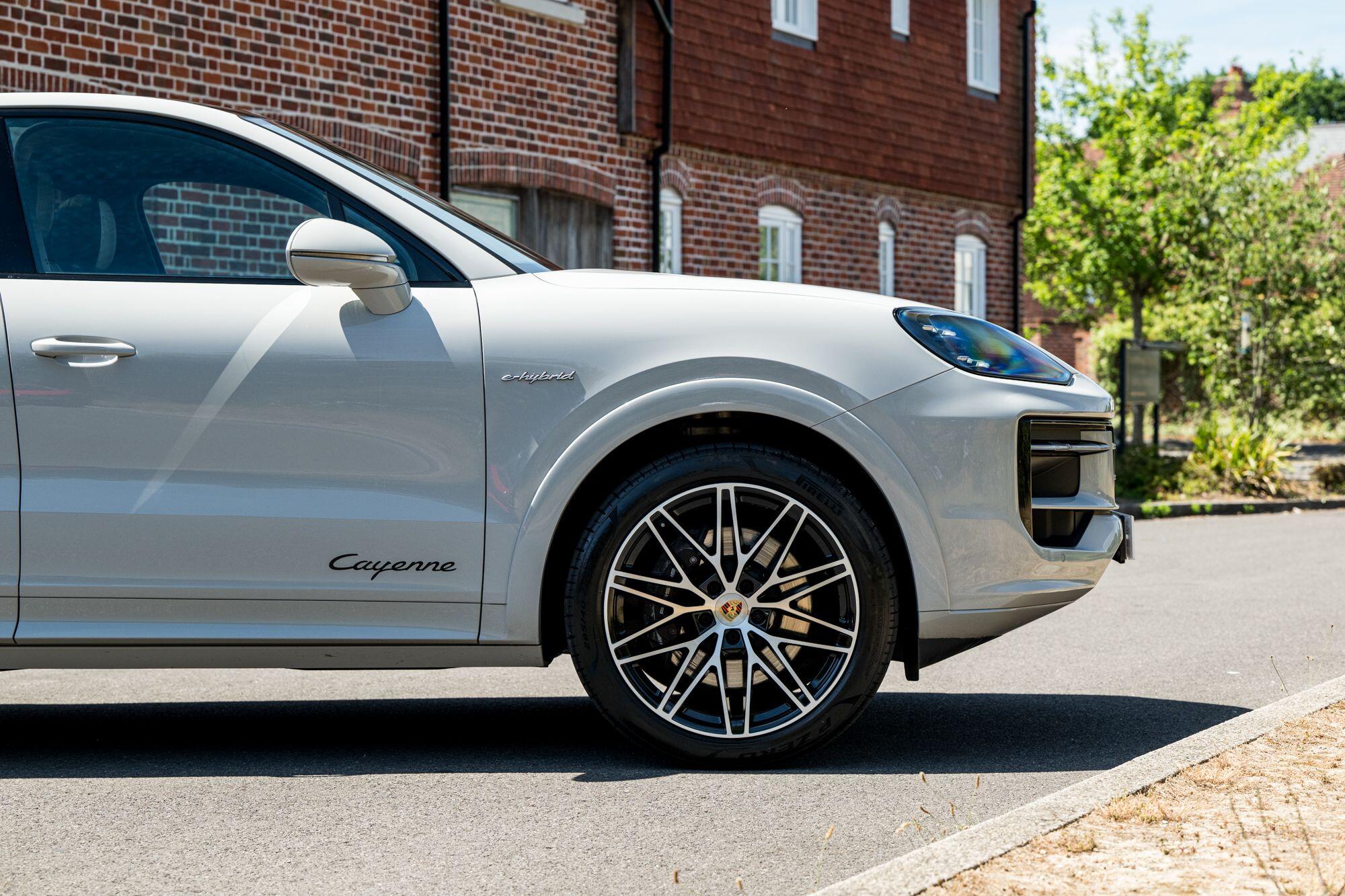 Porsche Cayenne view 19