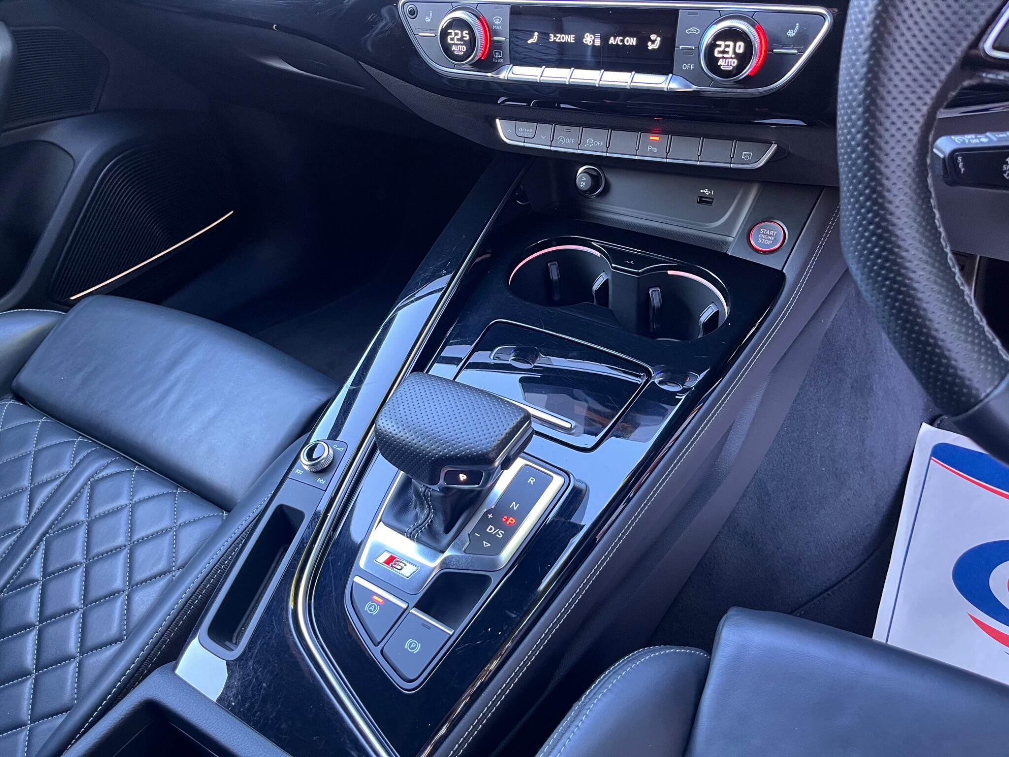 Audi S4 view 29