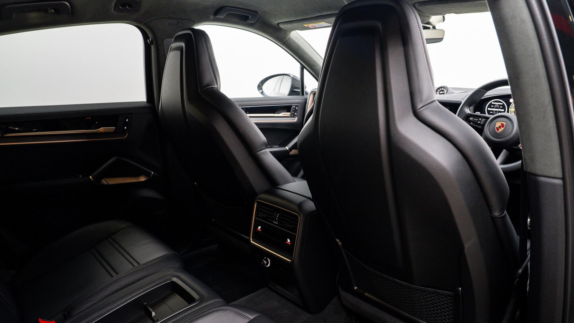 Porsche Cayenne view 19