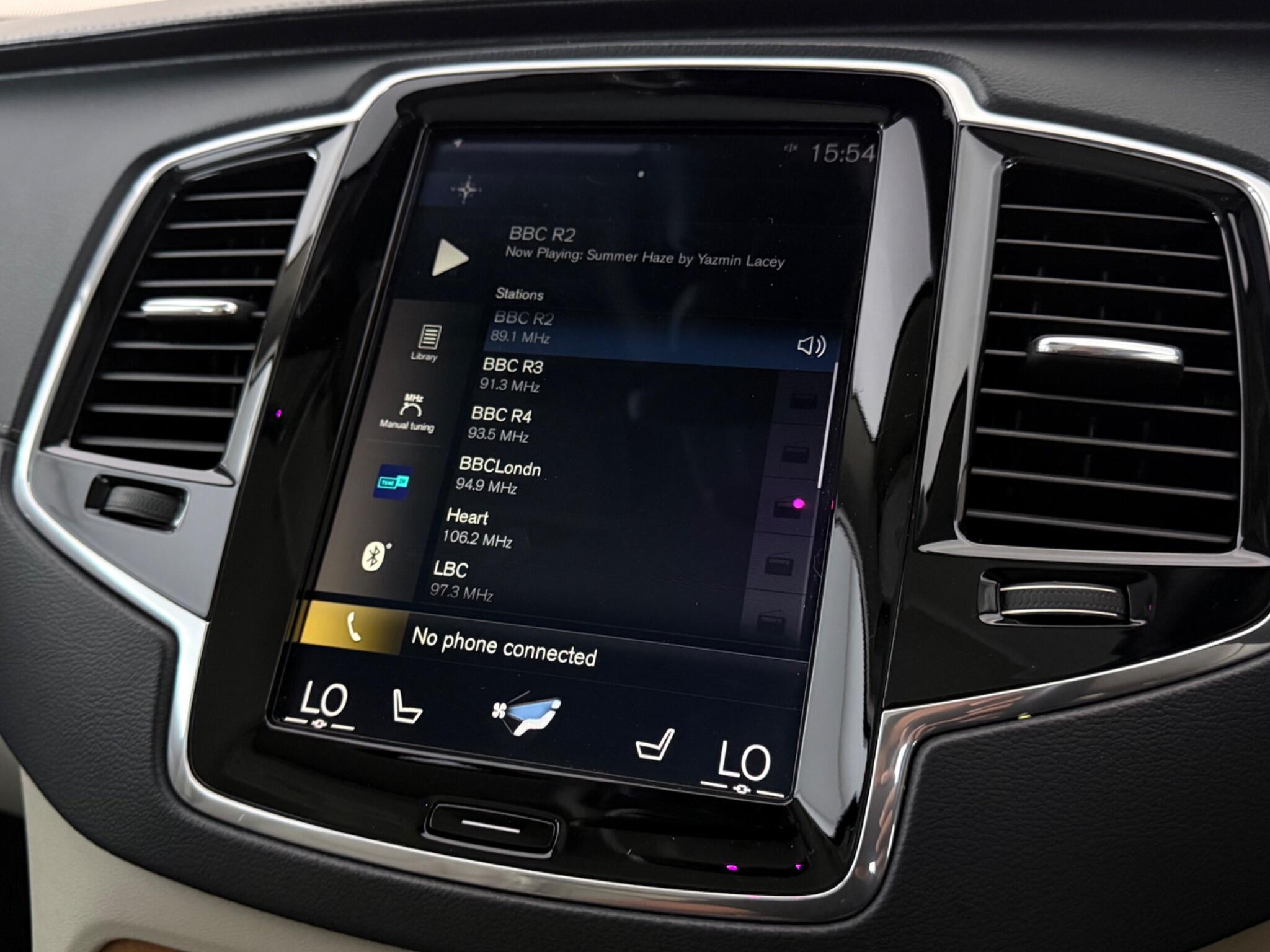 Volvo XC90 view 28