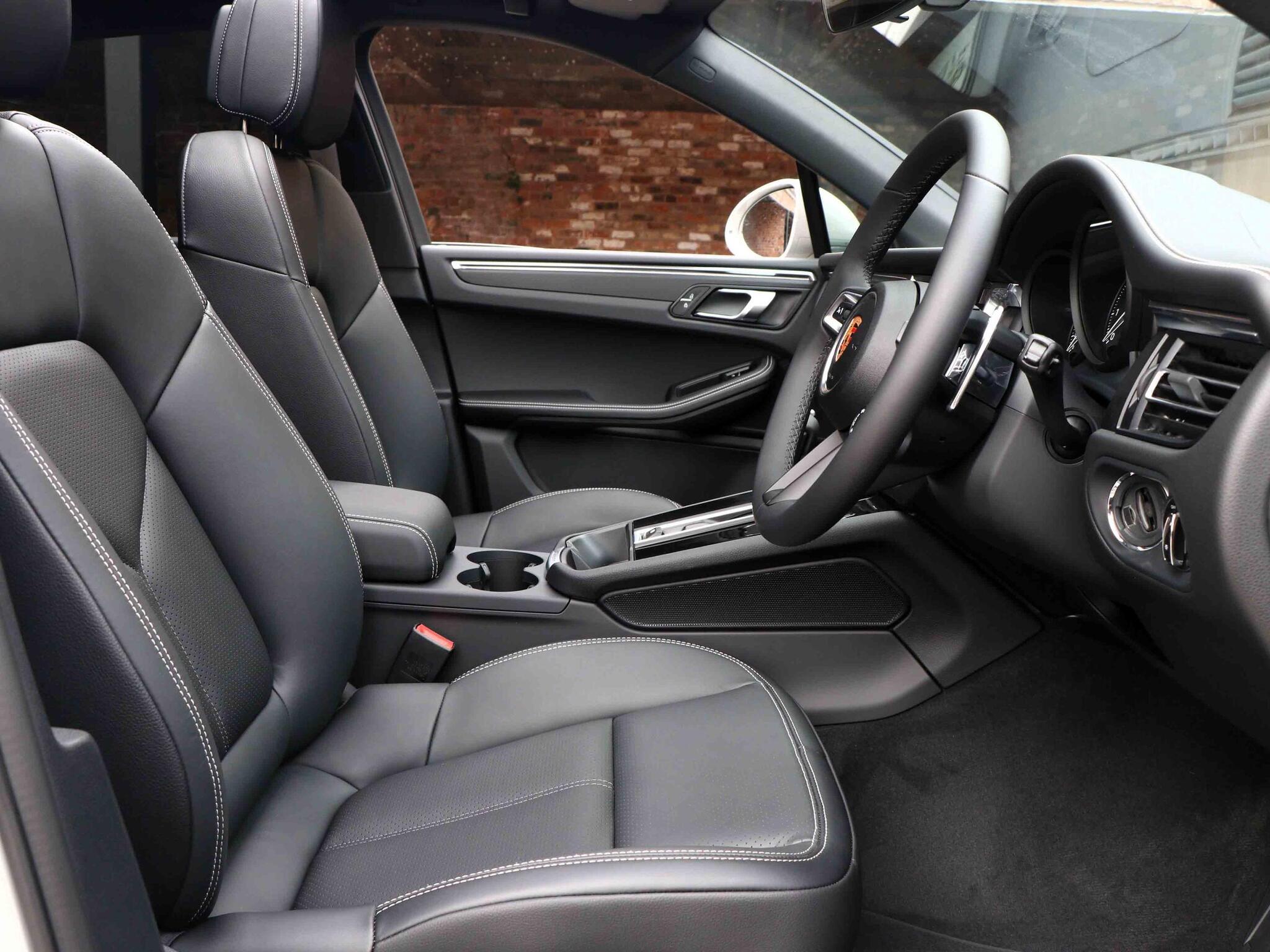 Porsche Macan view 15