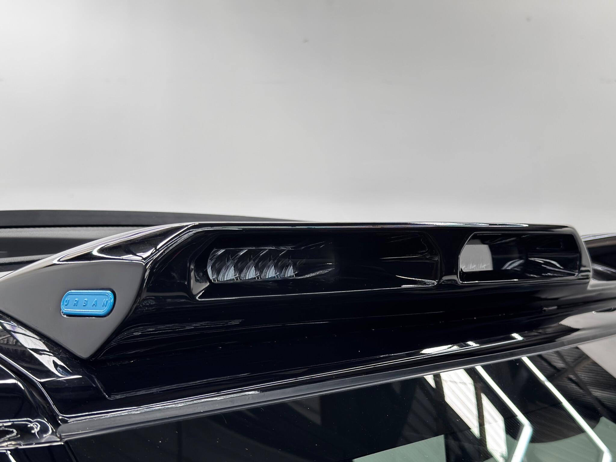 Land Rover Defender view 13