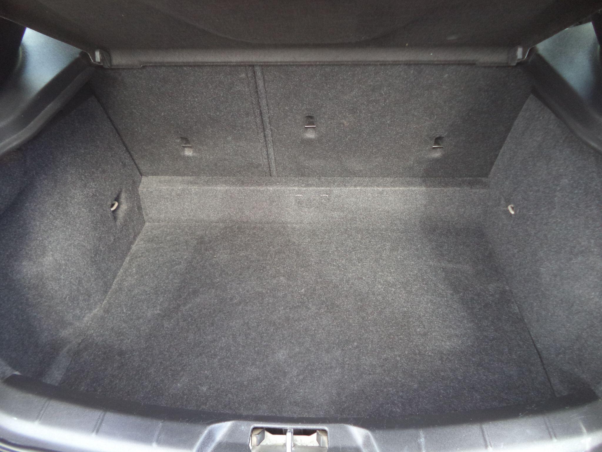 Volvo V40 view 43