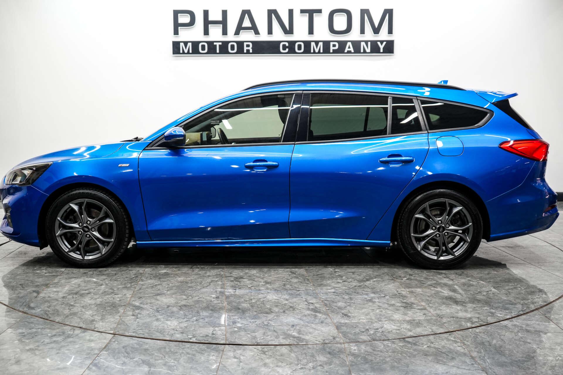 Ford Focus view 3