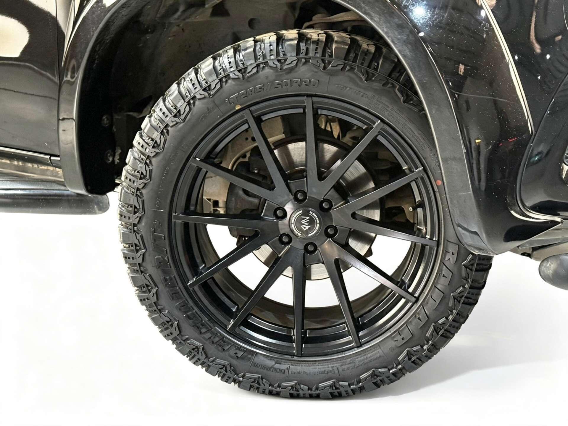 Mercedes-Benz X-Class view 3