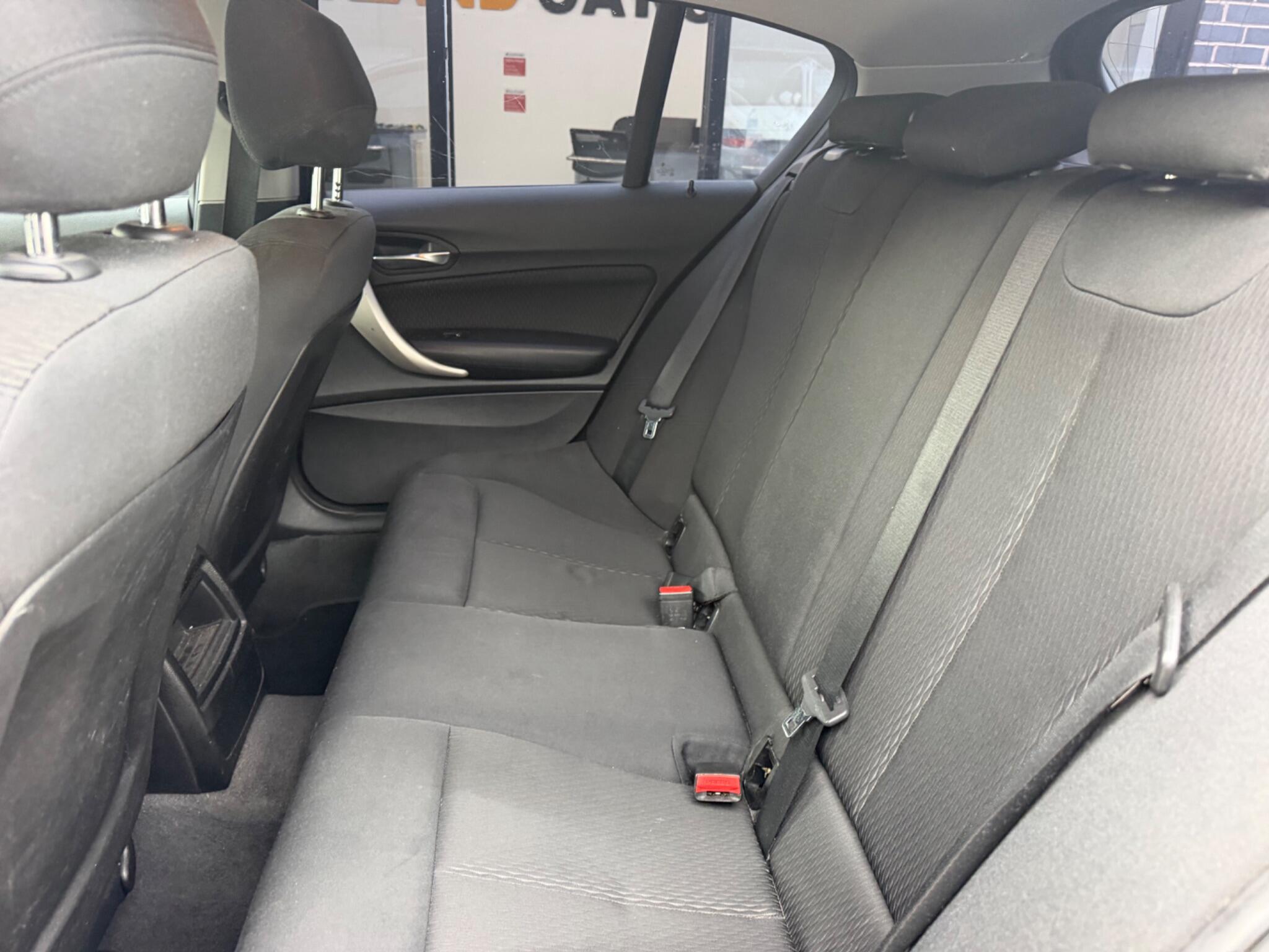 BMW 1 Series view 25