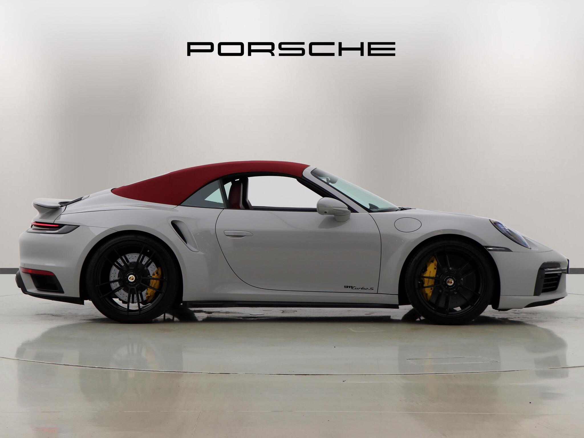 Porsche 911 view 5