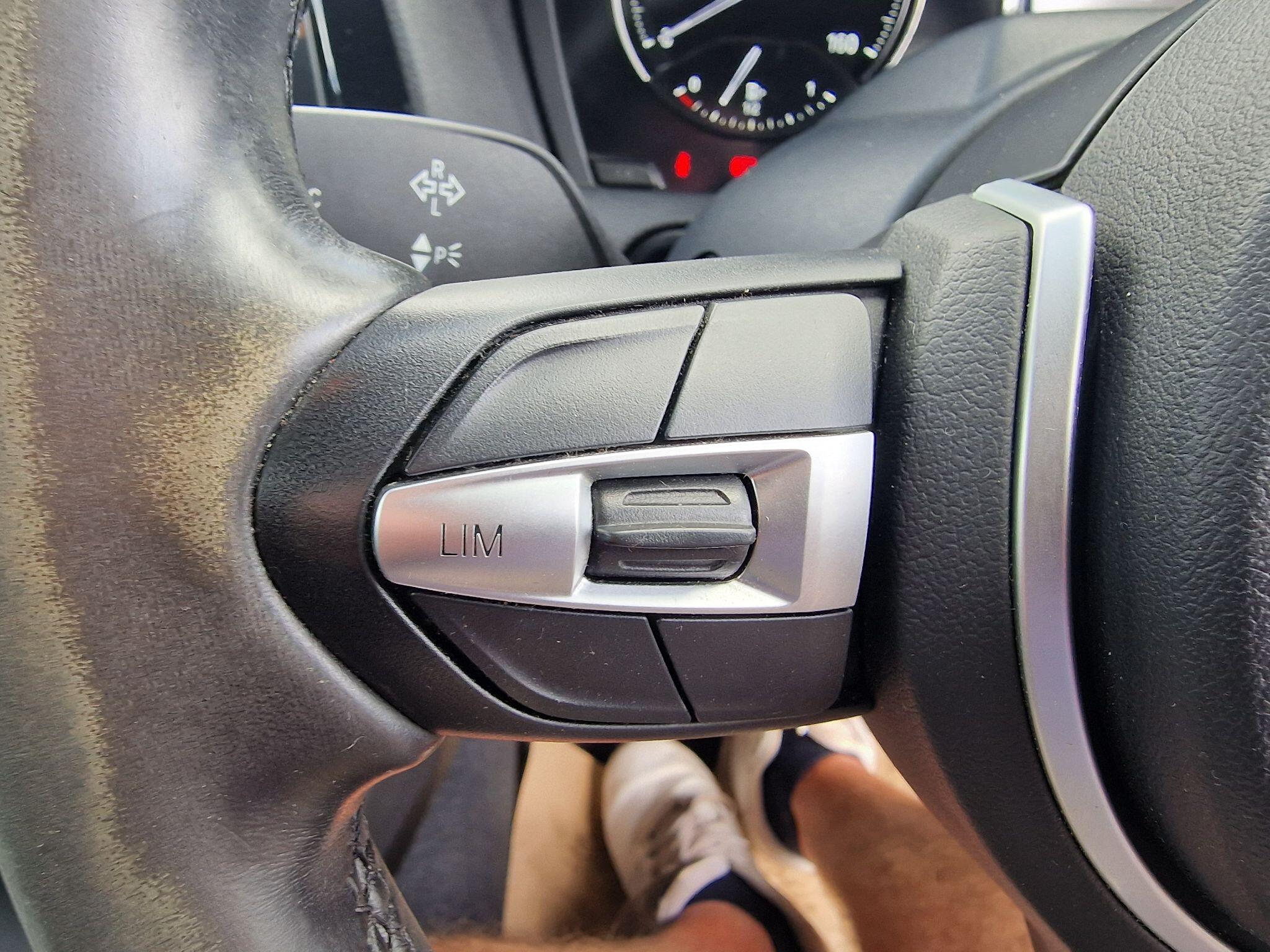BMW 2 Series view 22