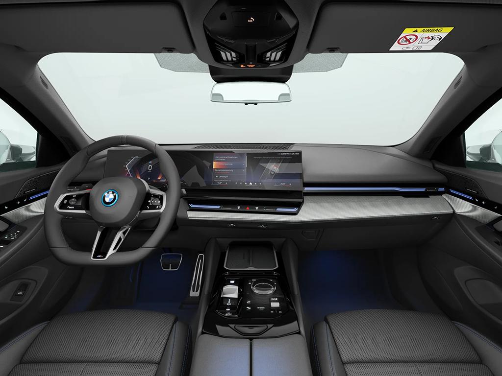 BMW 5 Series view 6