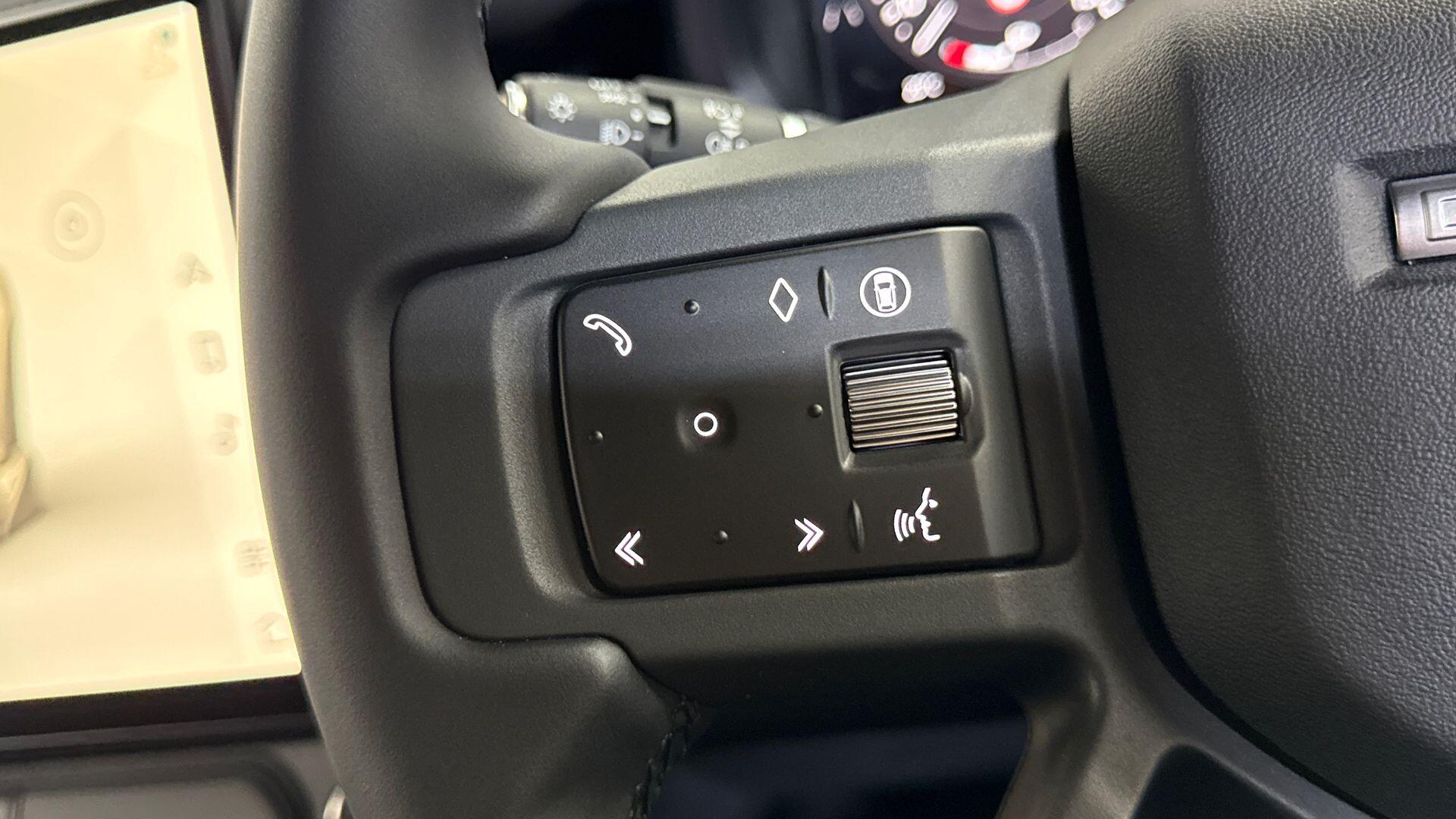 Land Rover Defender view 26