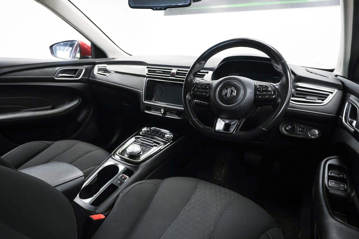 MG MG5 view 8