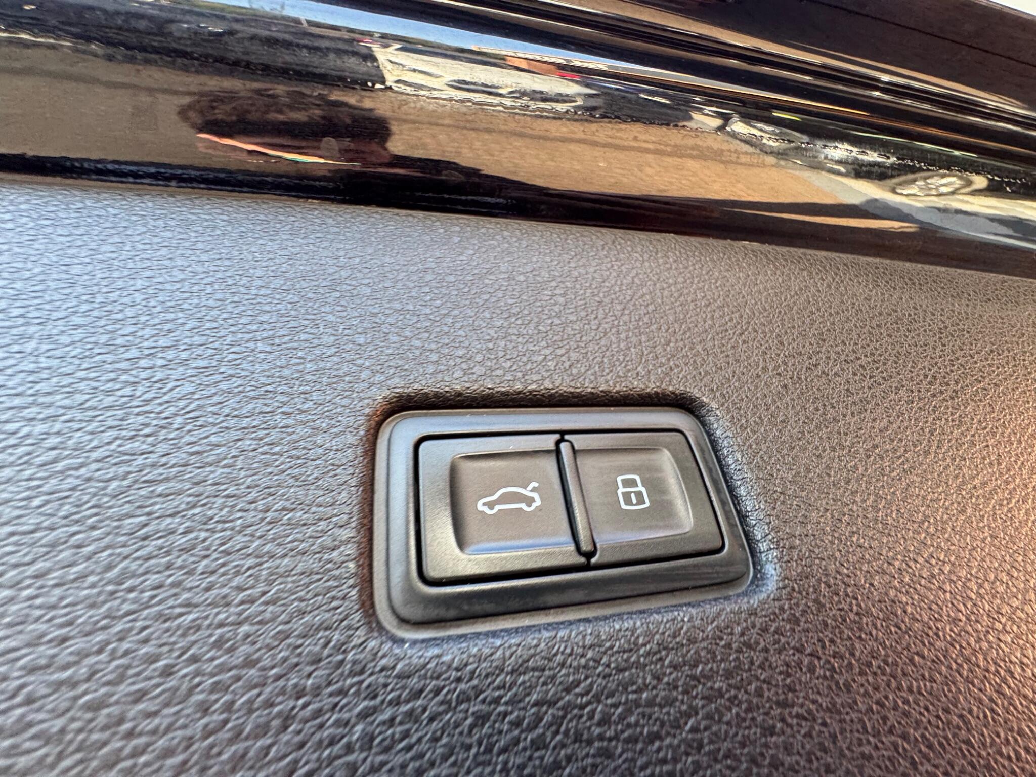 Audi Q8 view 18