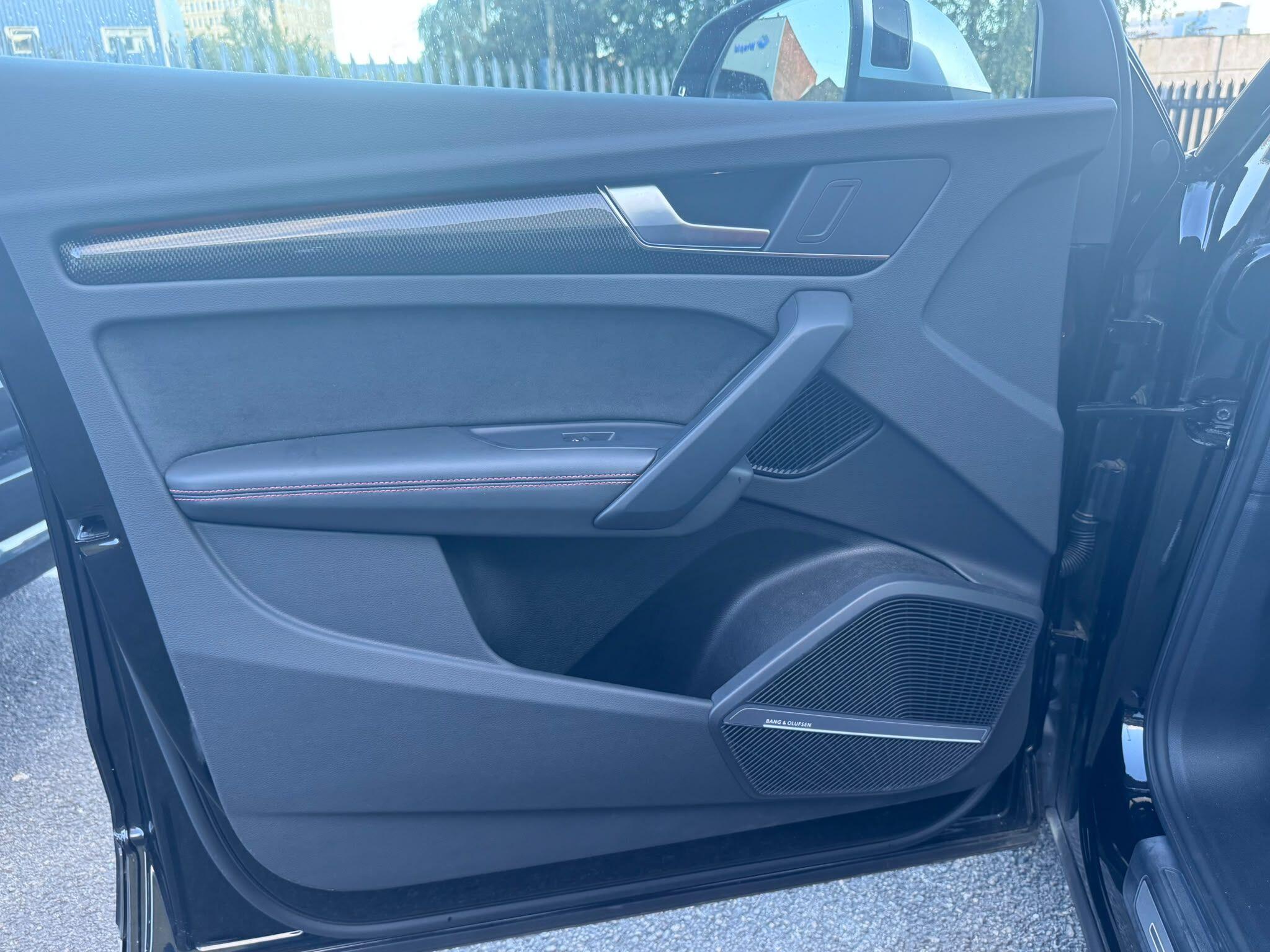 Audi SQ5 view 28