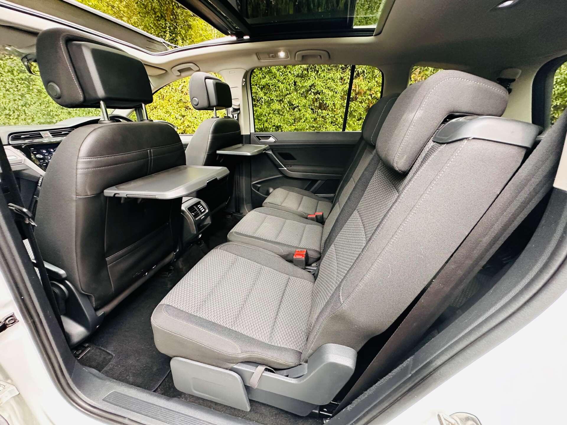 Volkswagen Touran view 28