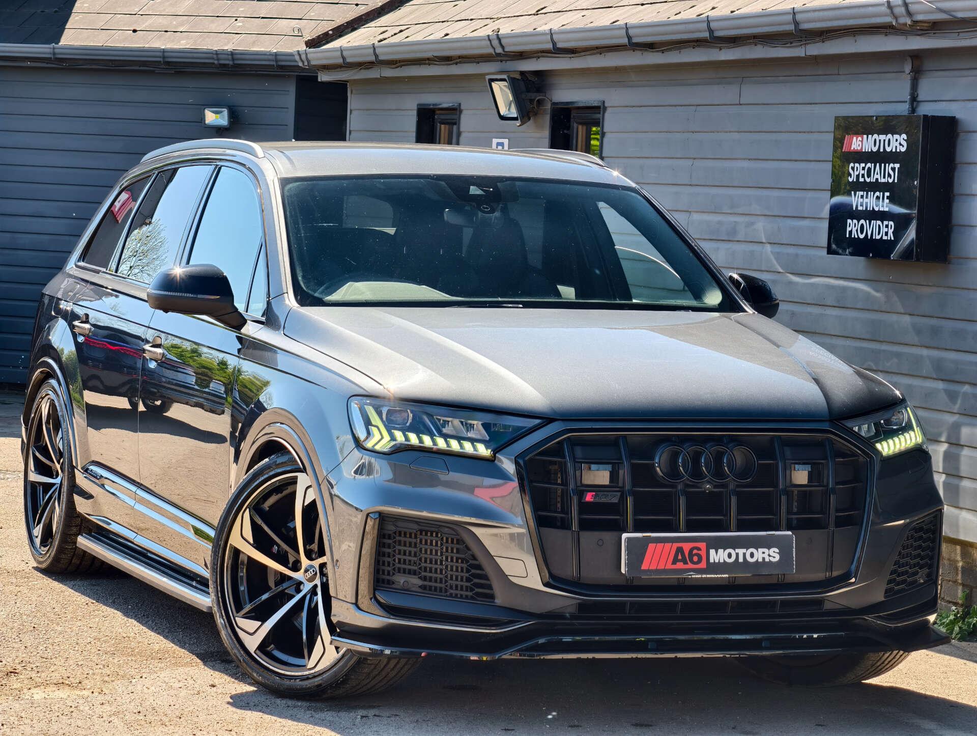 Audi SQ7 view 8