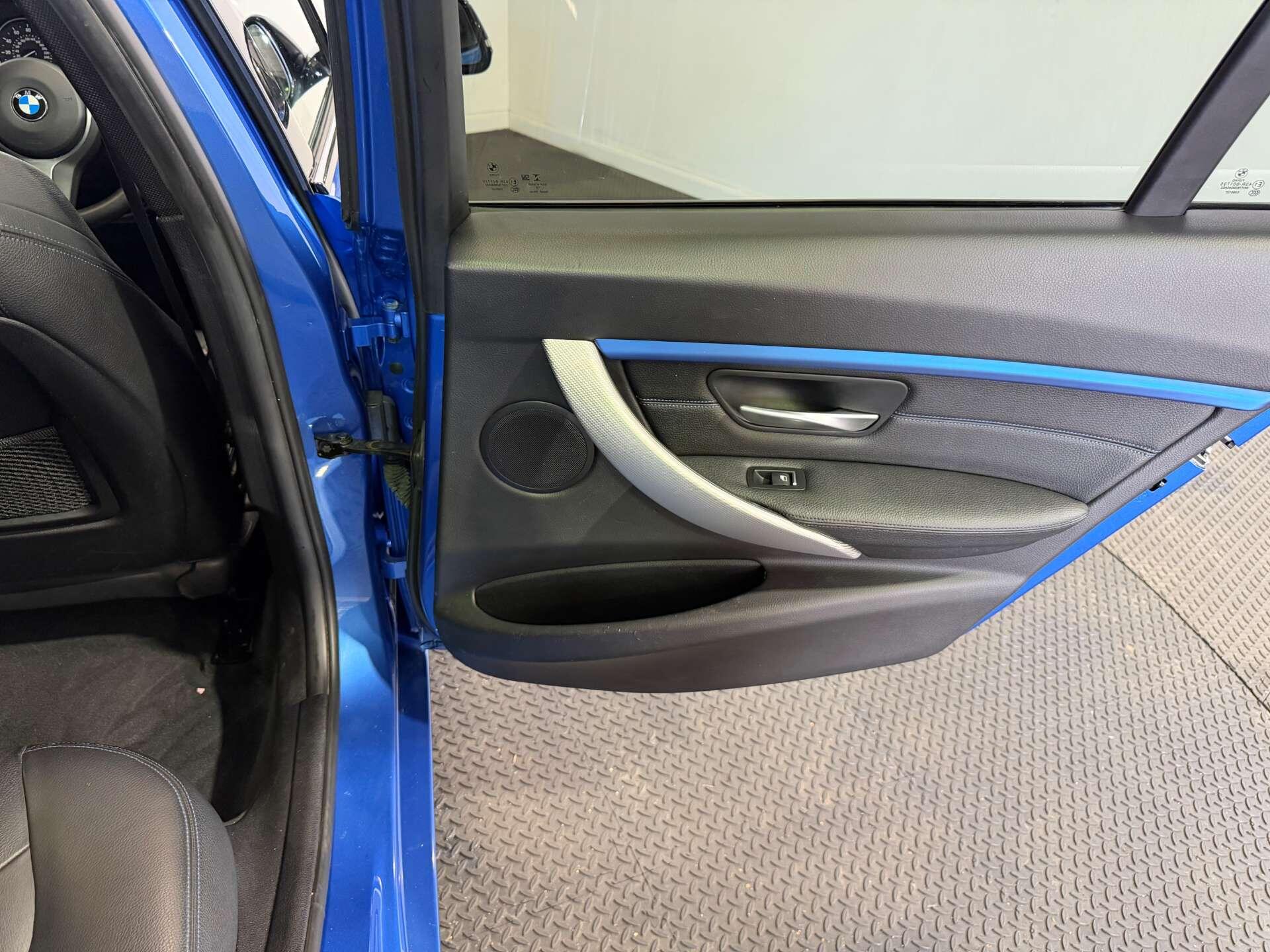 BMW 3 Series view 52
