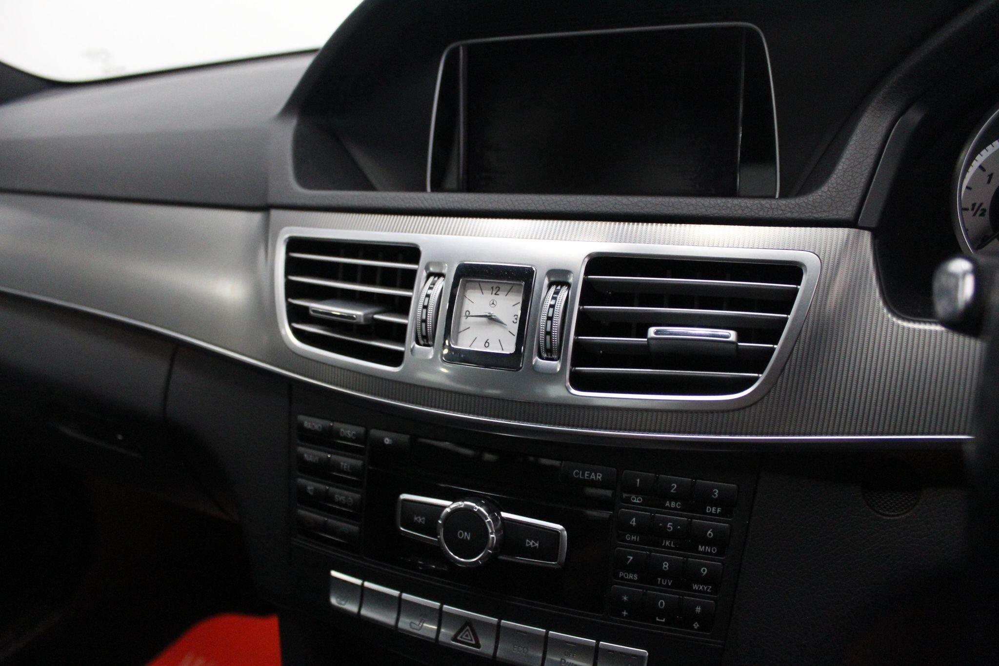 Mercedes-Benz E-Class view 38
