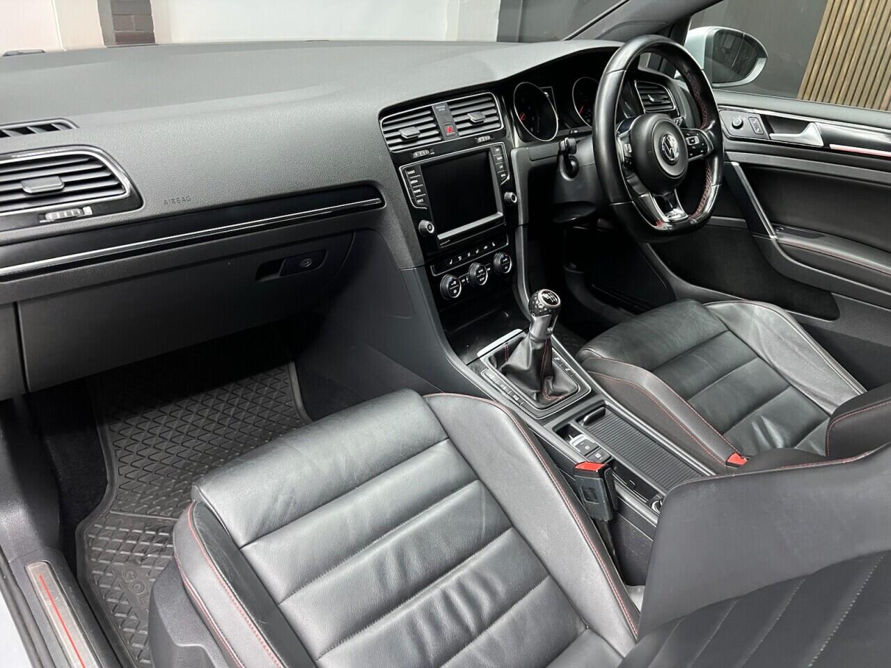Volkswagen Golf view 31