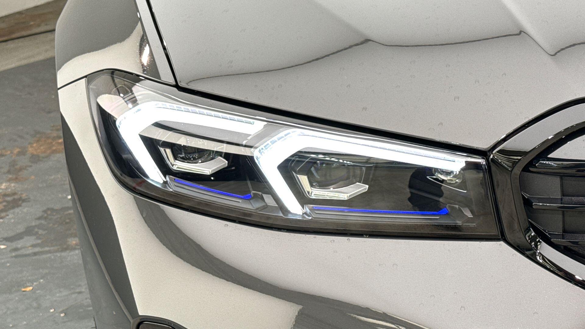 BMW 3 Series view 22