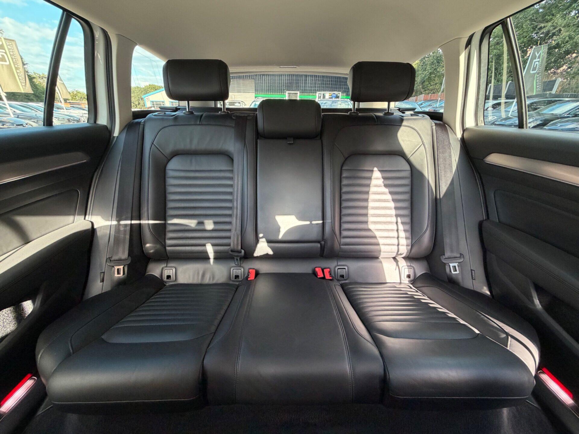 Volkswagen Passat view 12