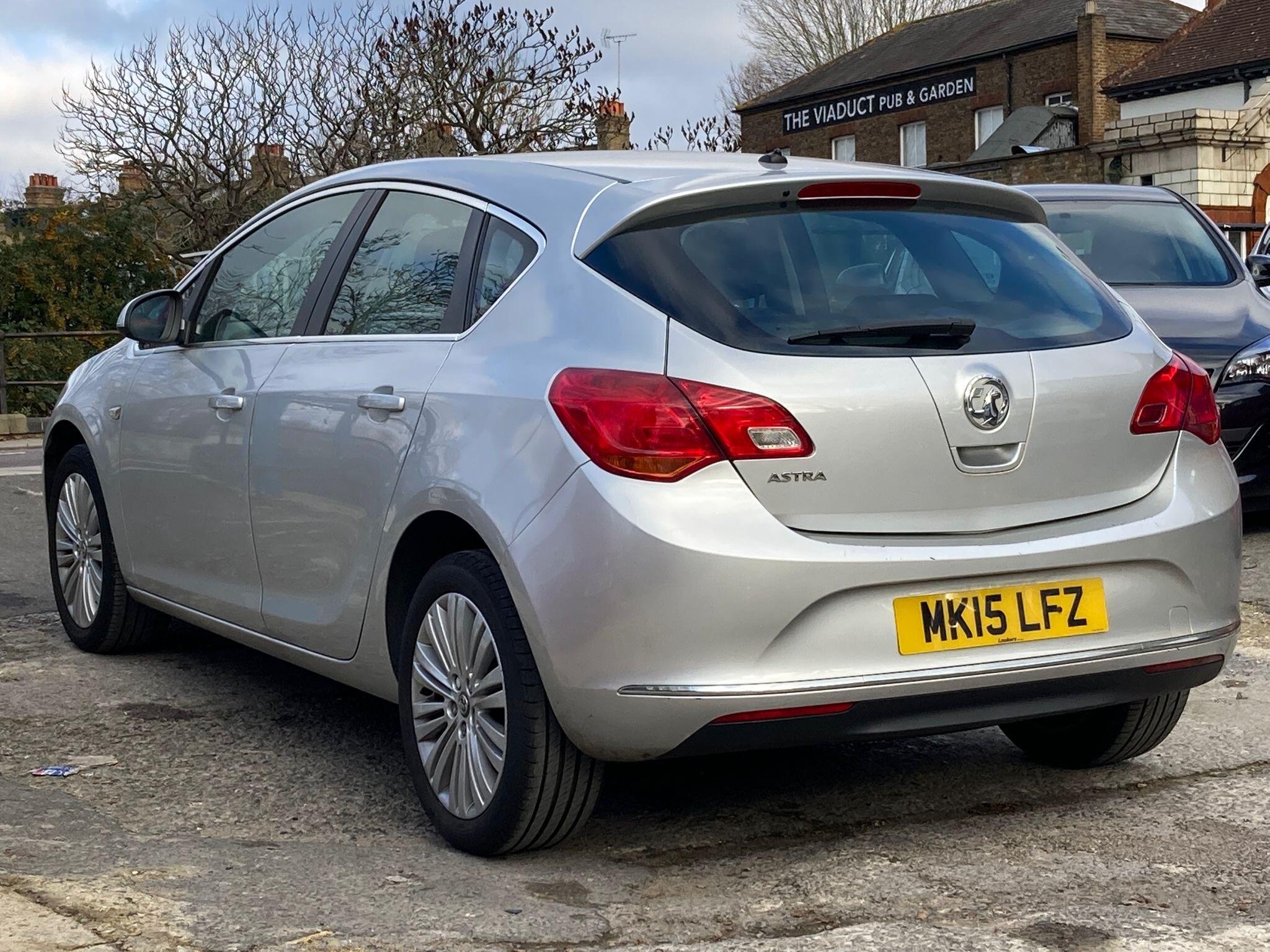 Vauxhall Astra view 4
