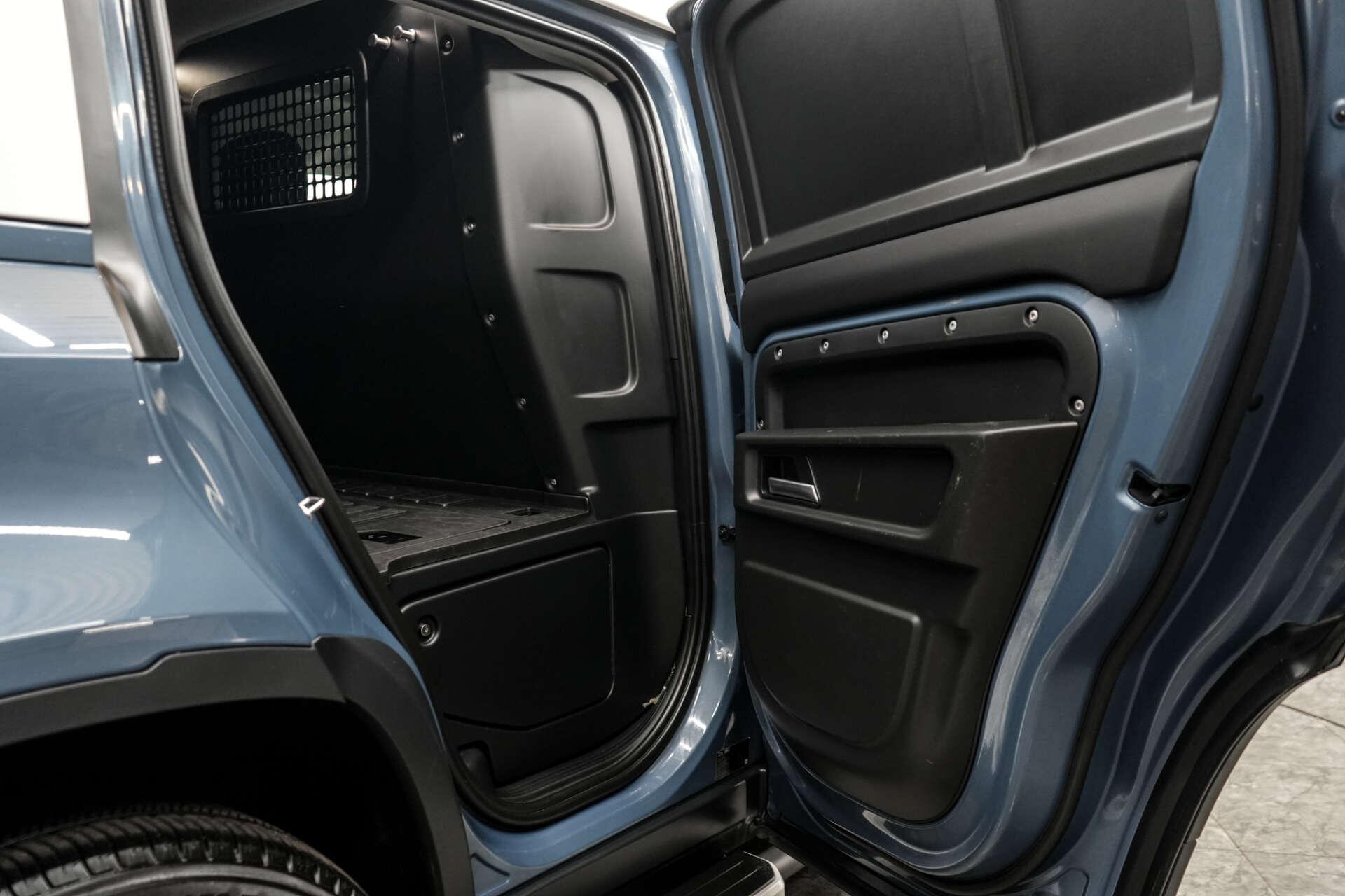 Land Rover Defender view 17