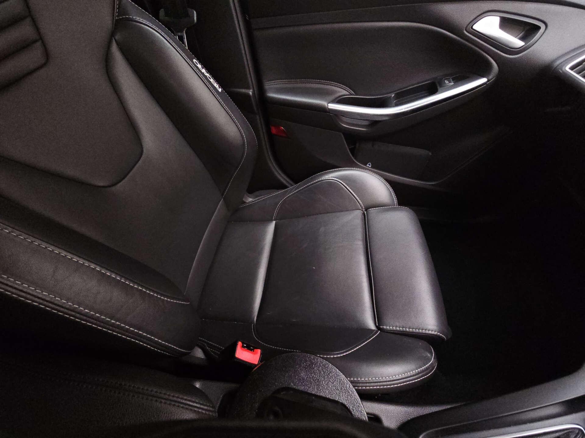 Ford Focus view 10