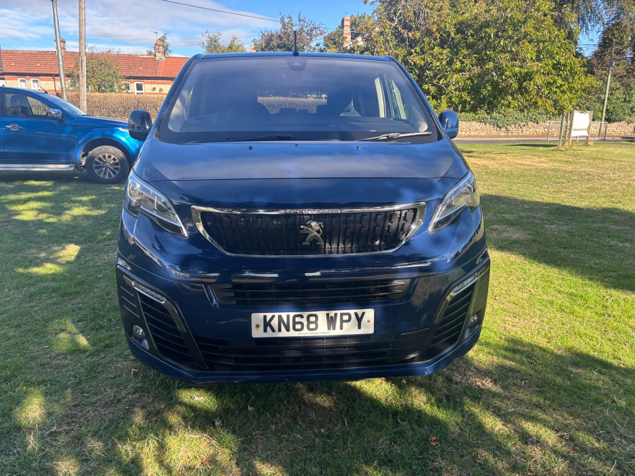 Peugeot Traveller view 2