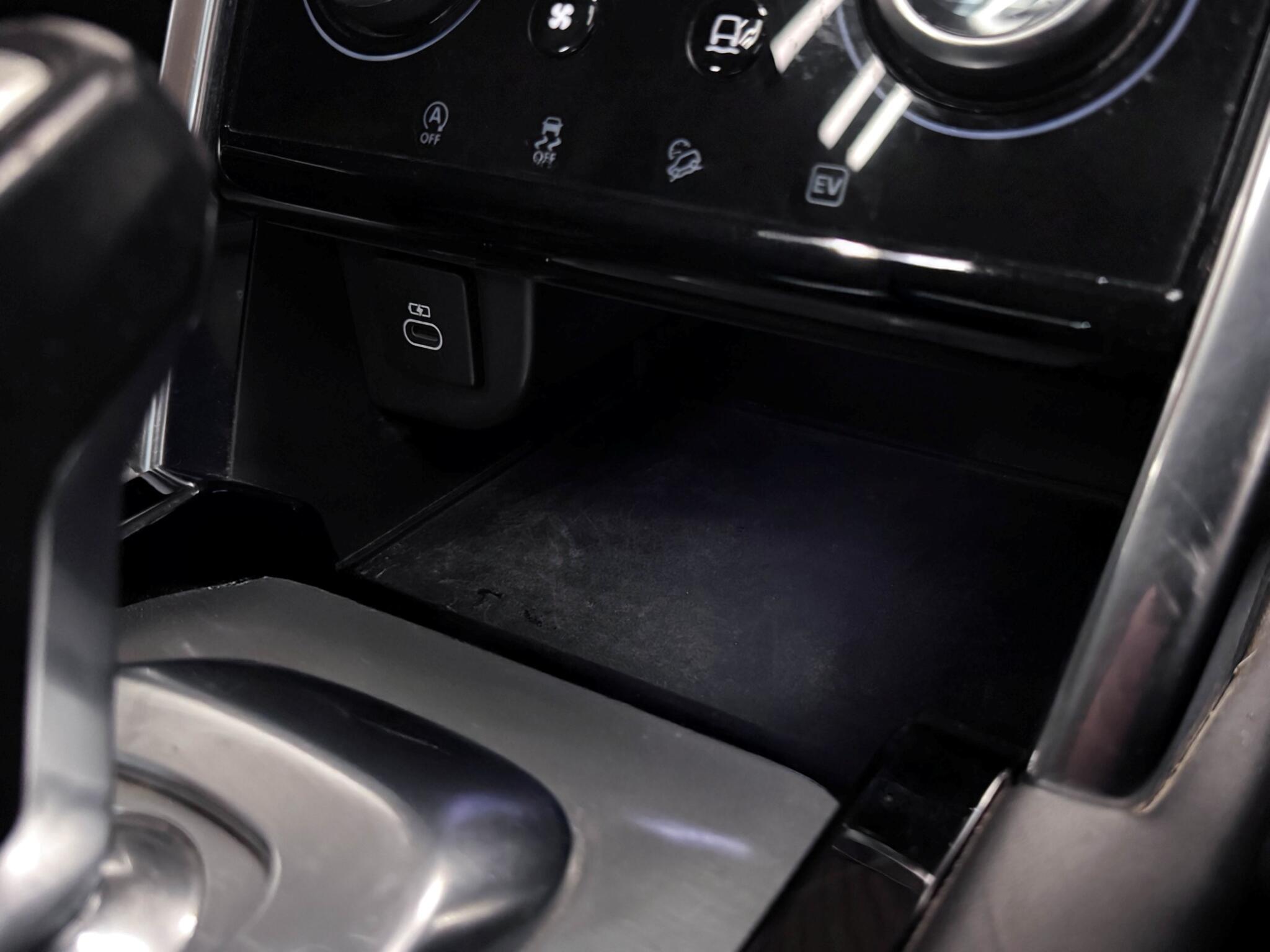 Land Rover Discovery Sport view 29
