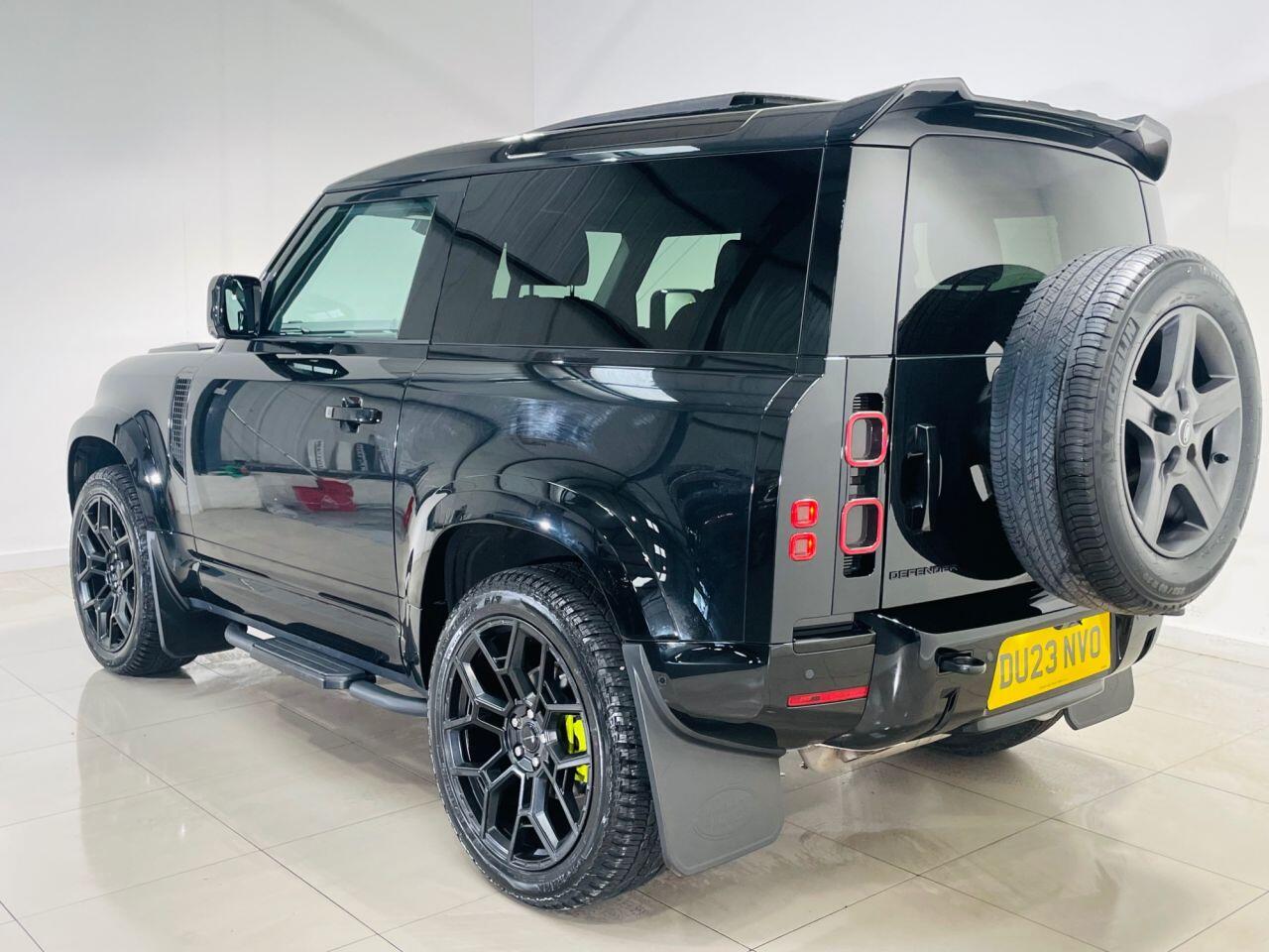 Land Rover Defender 90 view 39