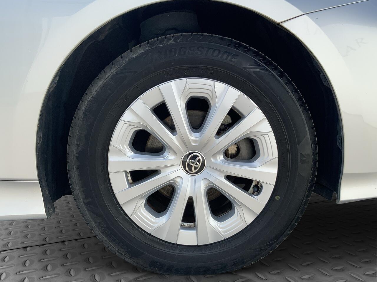 Toyota Prius view 20