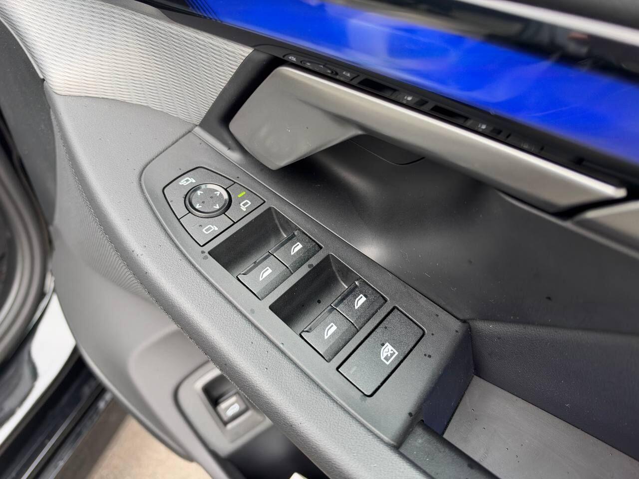 BMW i5 view 24