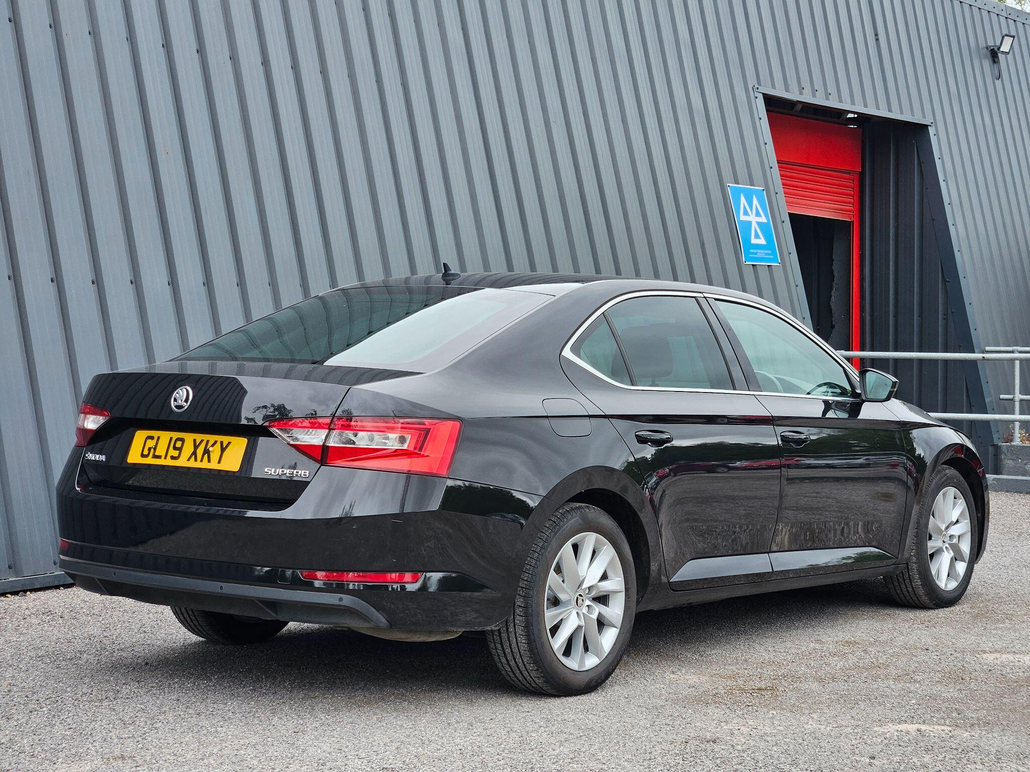 2019 Skoda Superb image 9