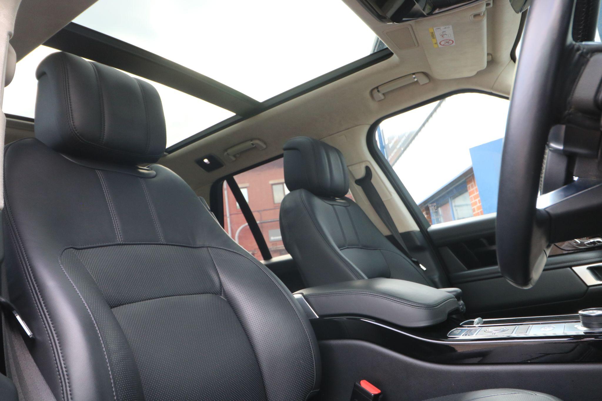 Land Rover Range Rover view 8