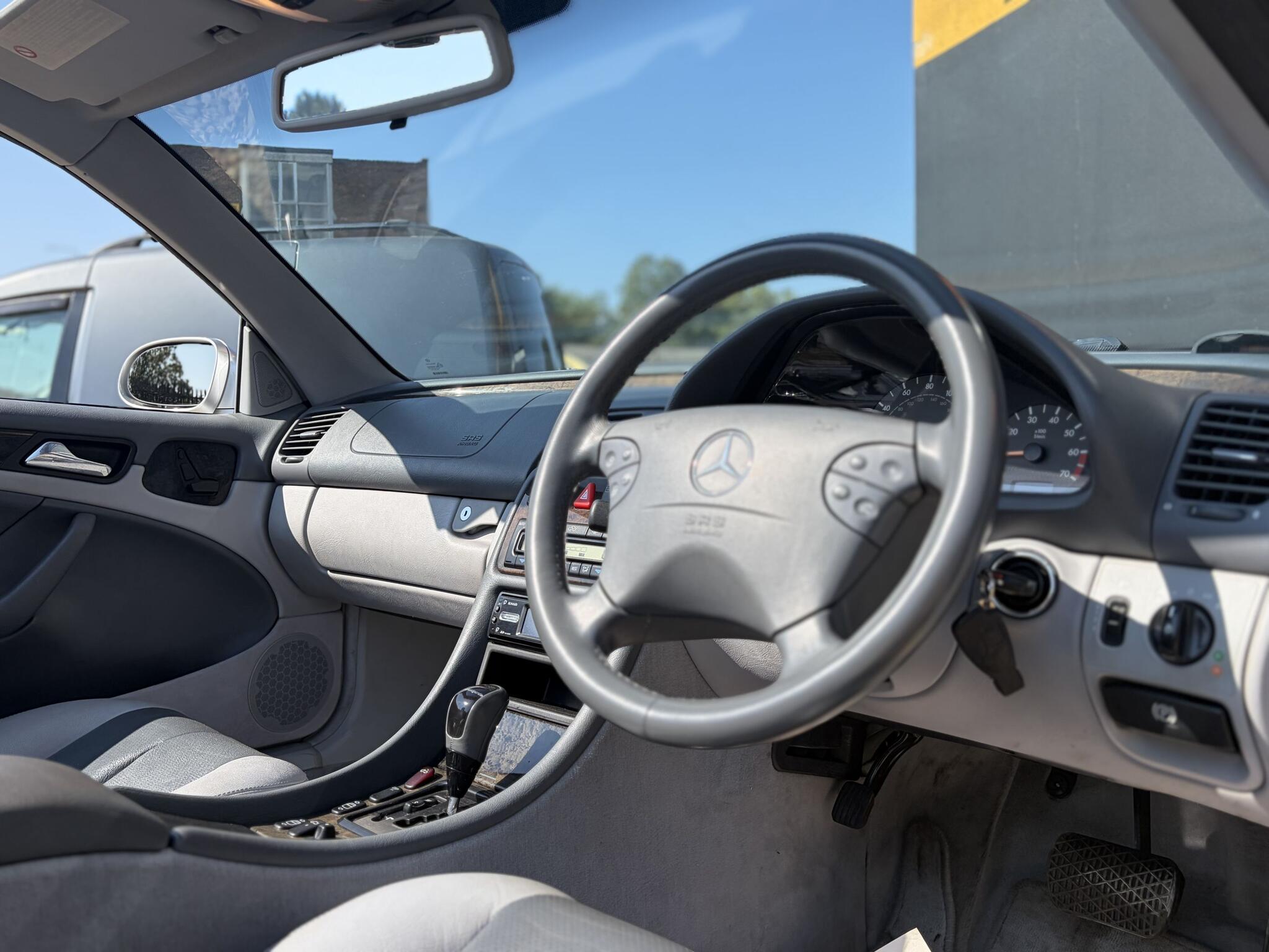 Mercedes-Benz CLK view 14
