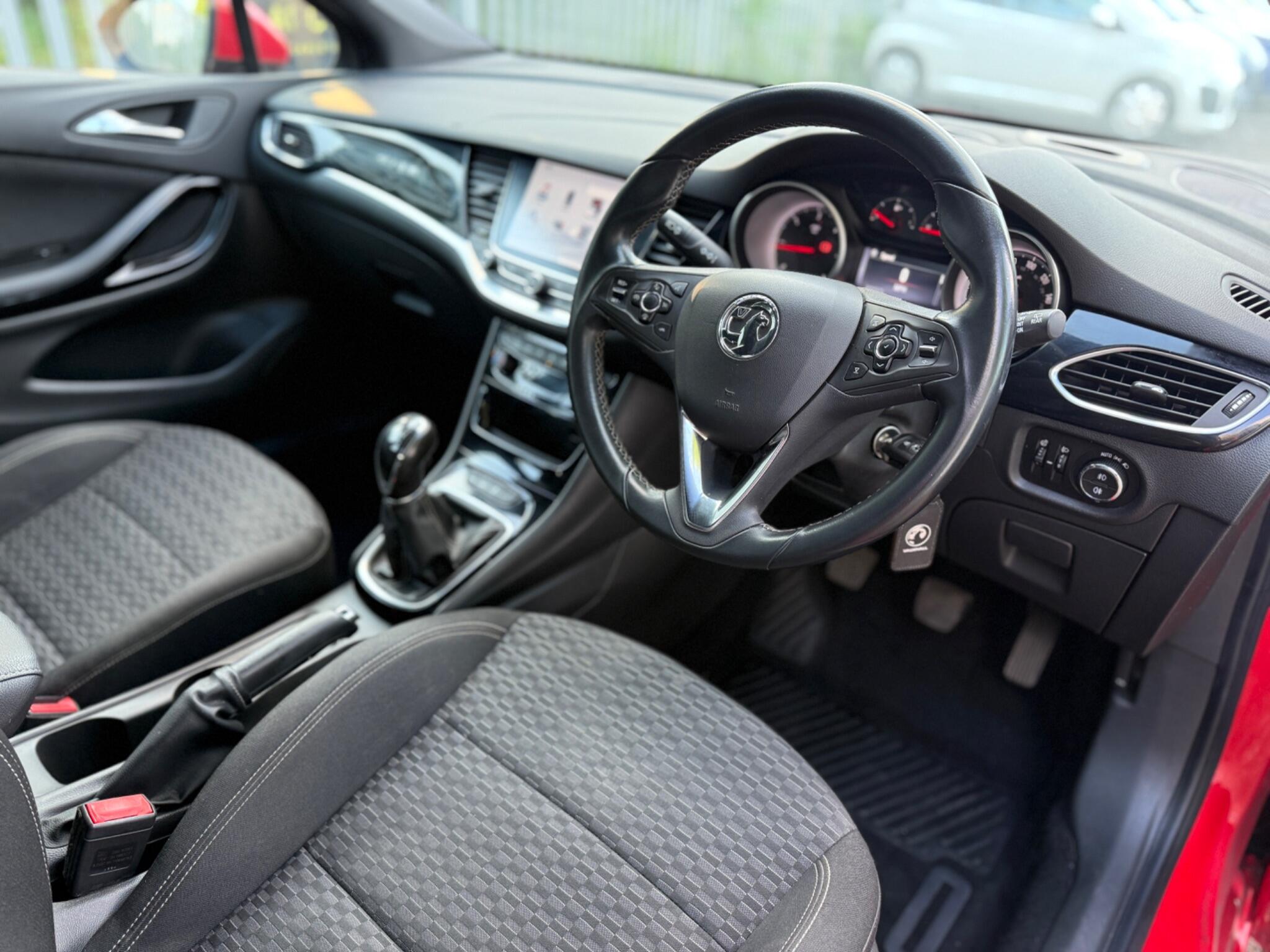 2017 Vauxhall Astra image 15