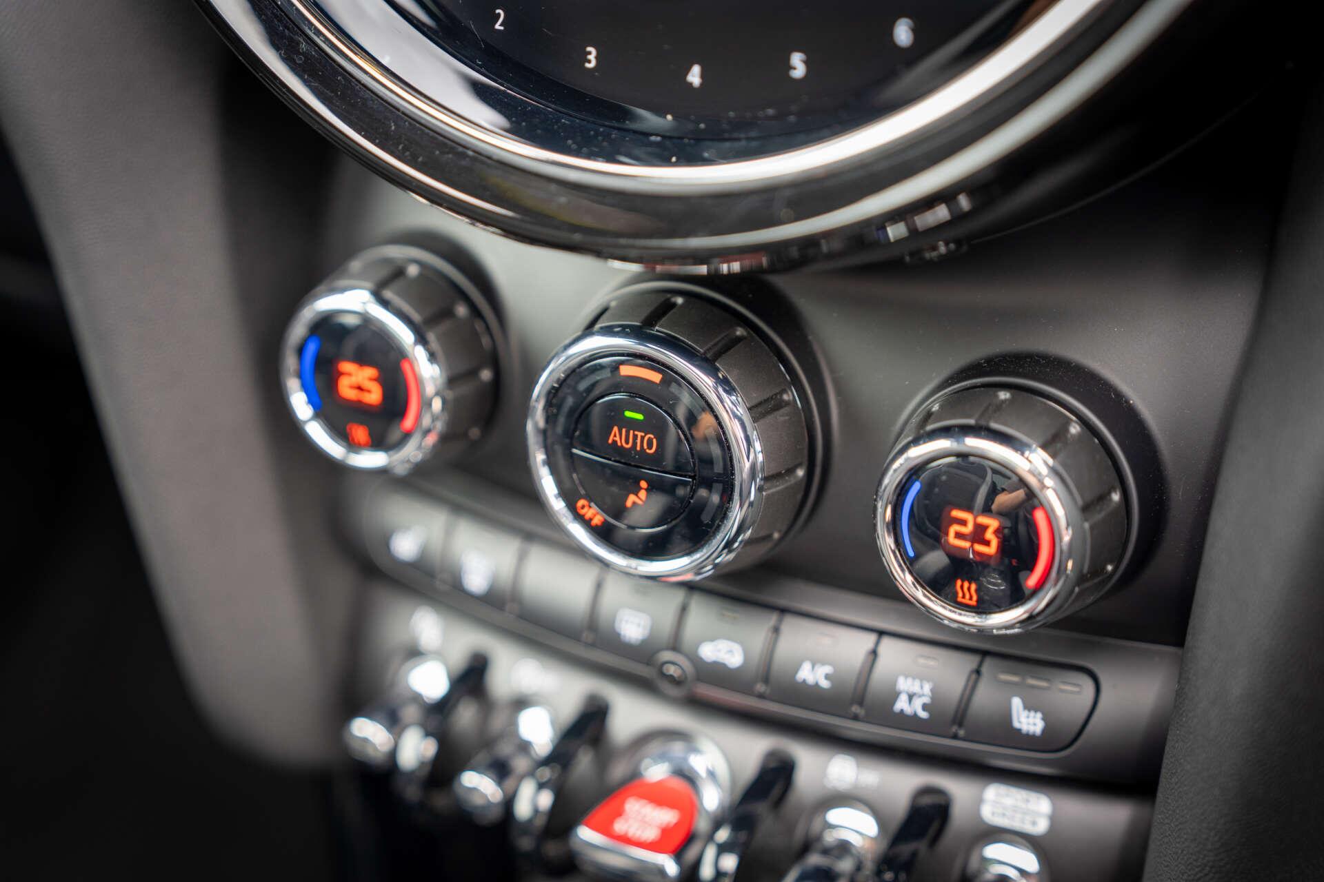 Mini Cooper view 50