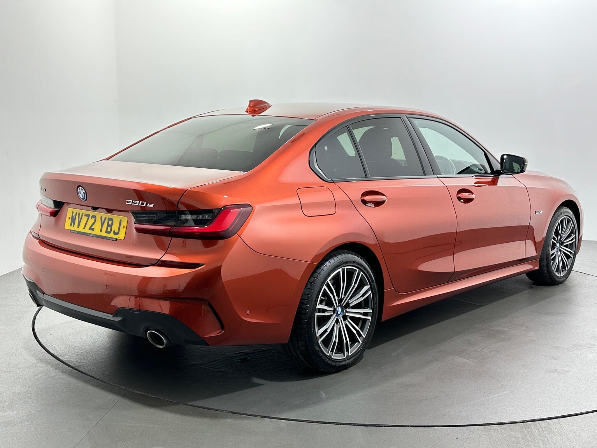 BMW 3 Series view 8