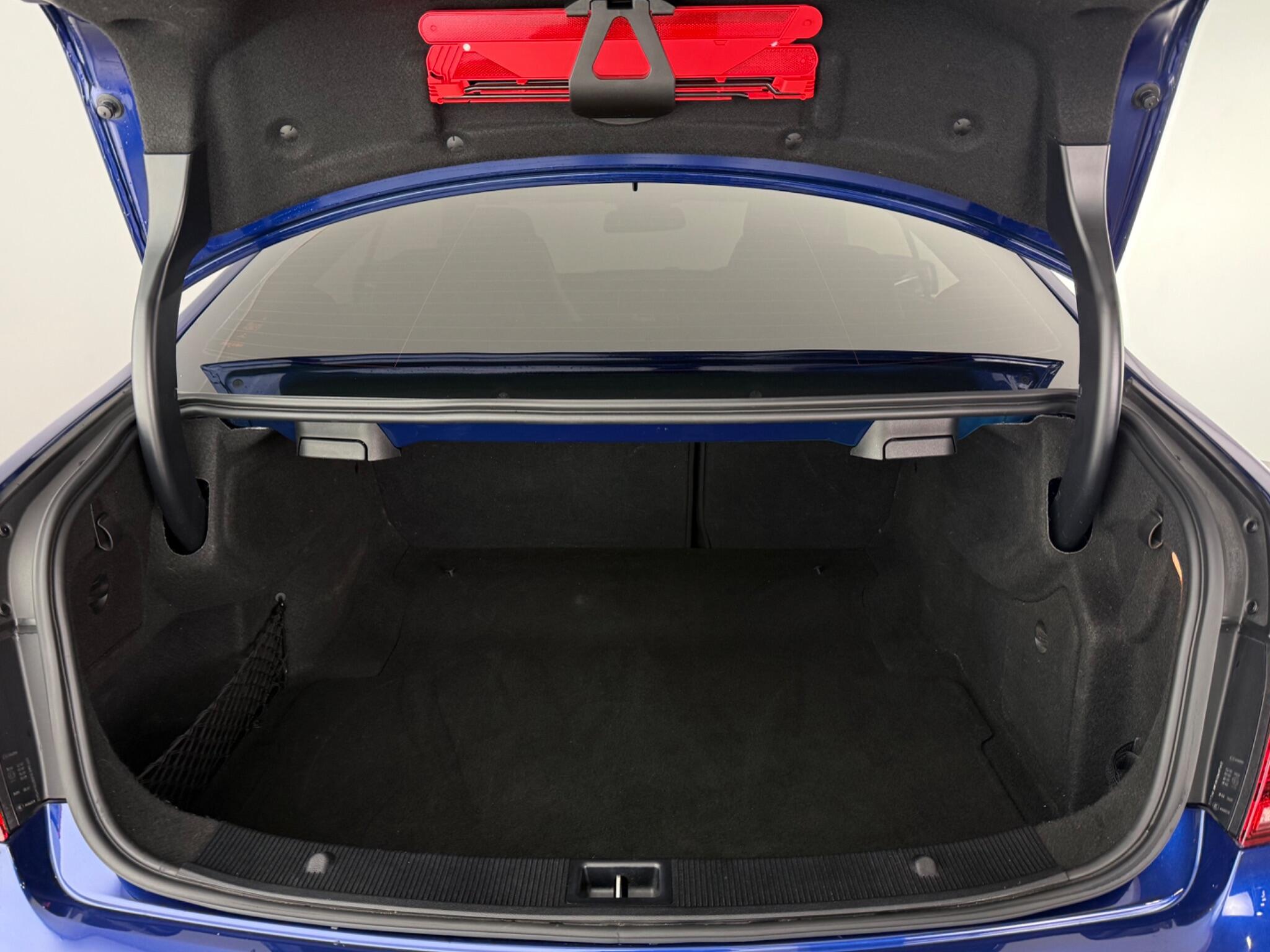 Mercedes-Benz E-Class view 10