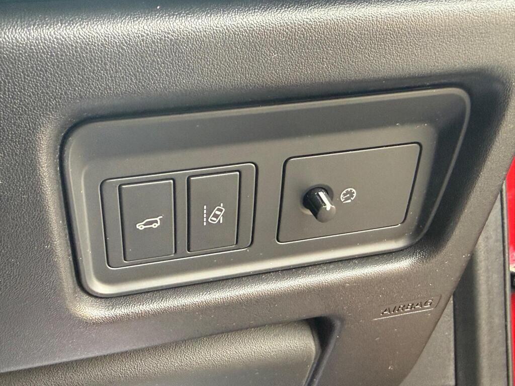 Land Rover Discovery Sport view 38