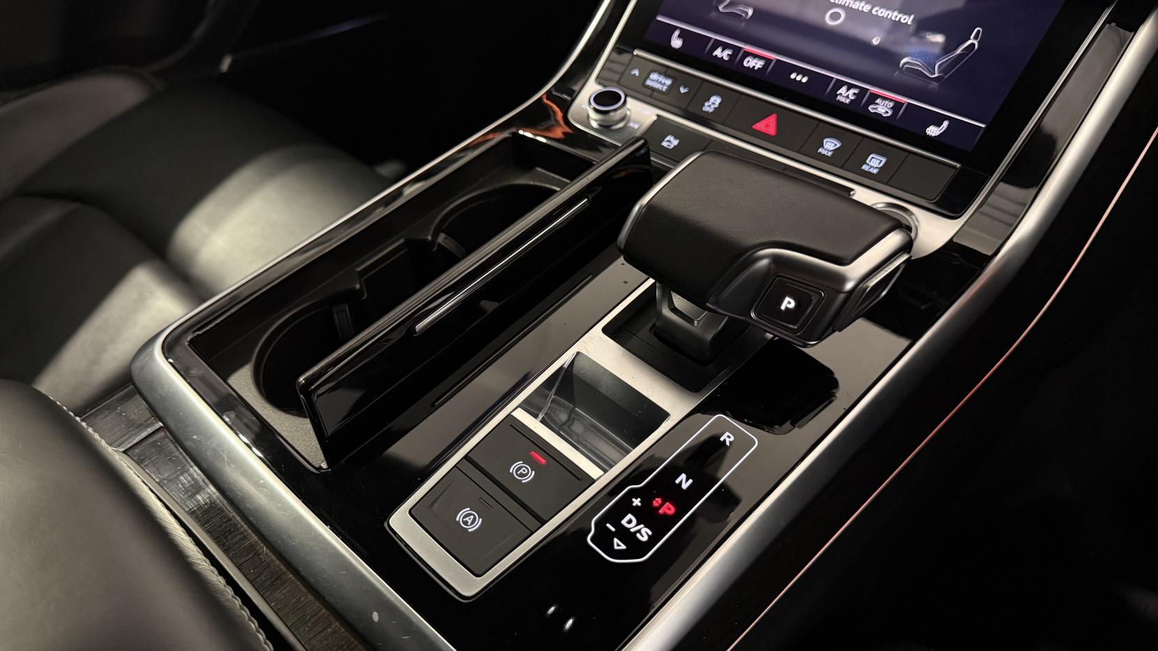 Audi Q7 view 24