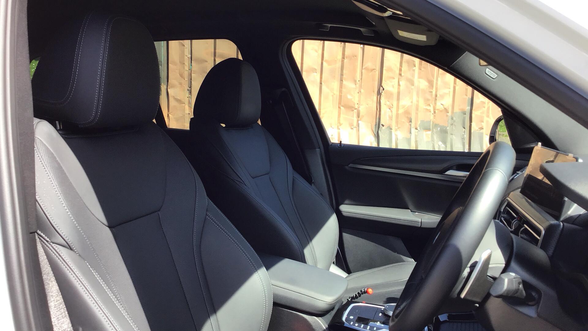 BMW X3 view 11