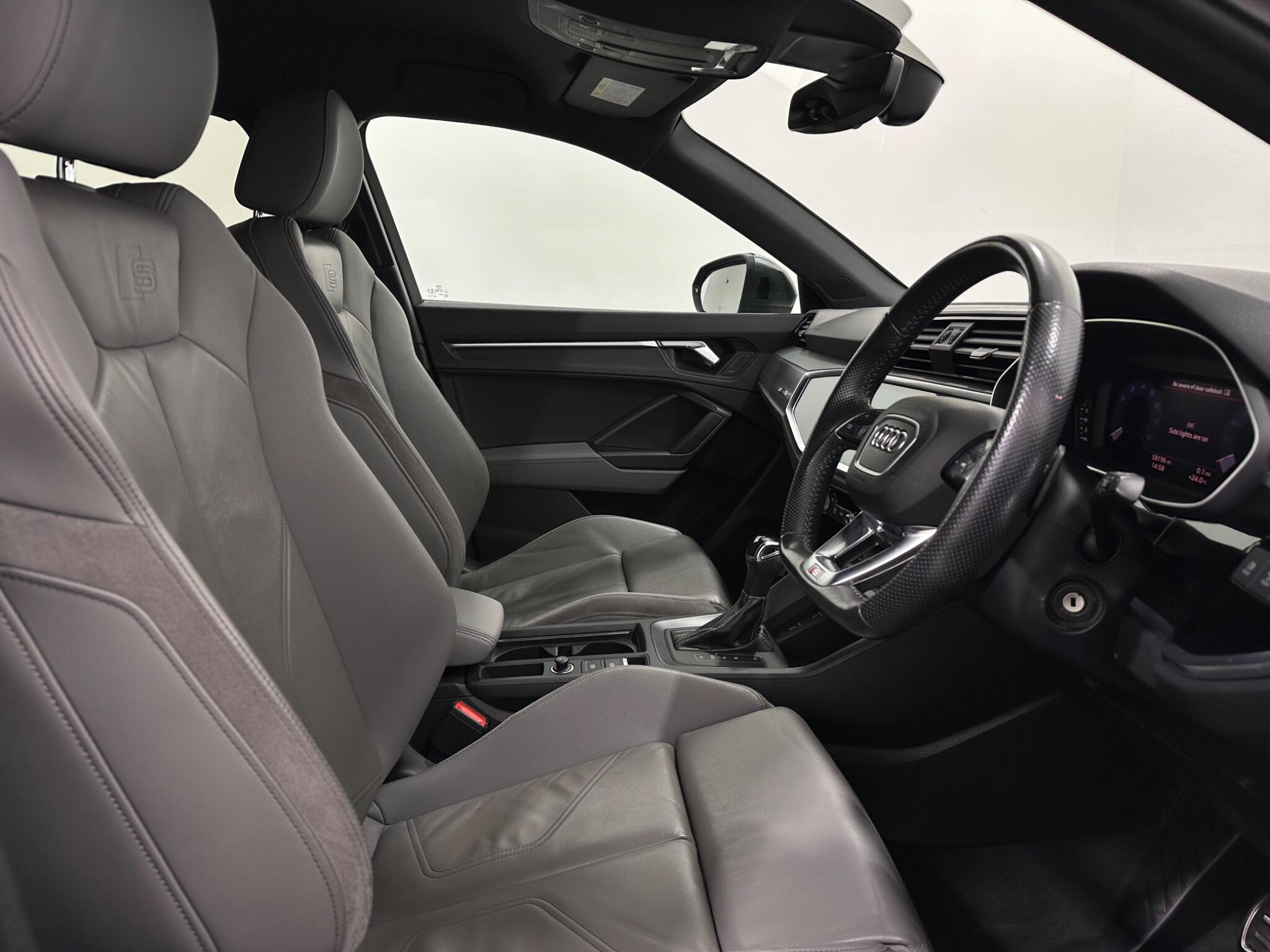 Audi Q3 view 31