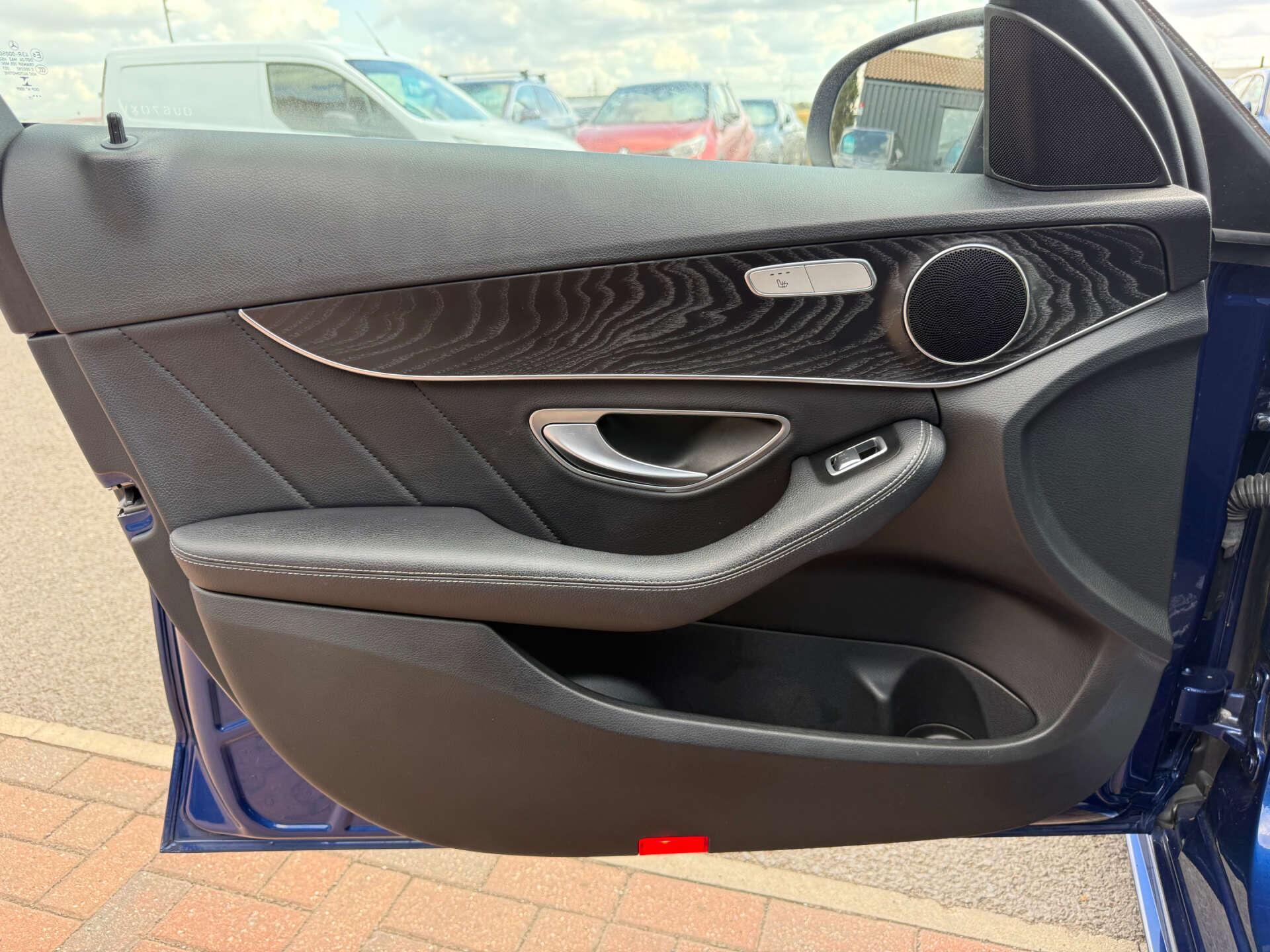 Mercedes-Benz C-Class view 77