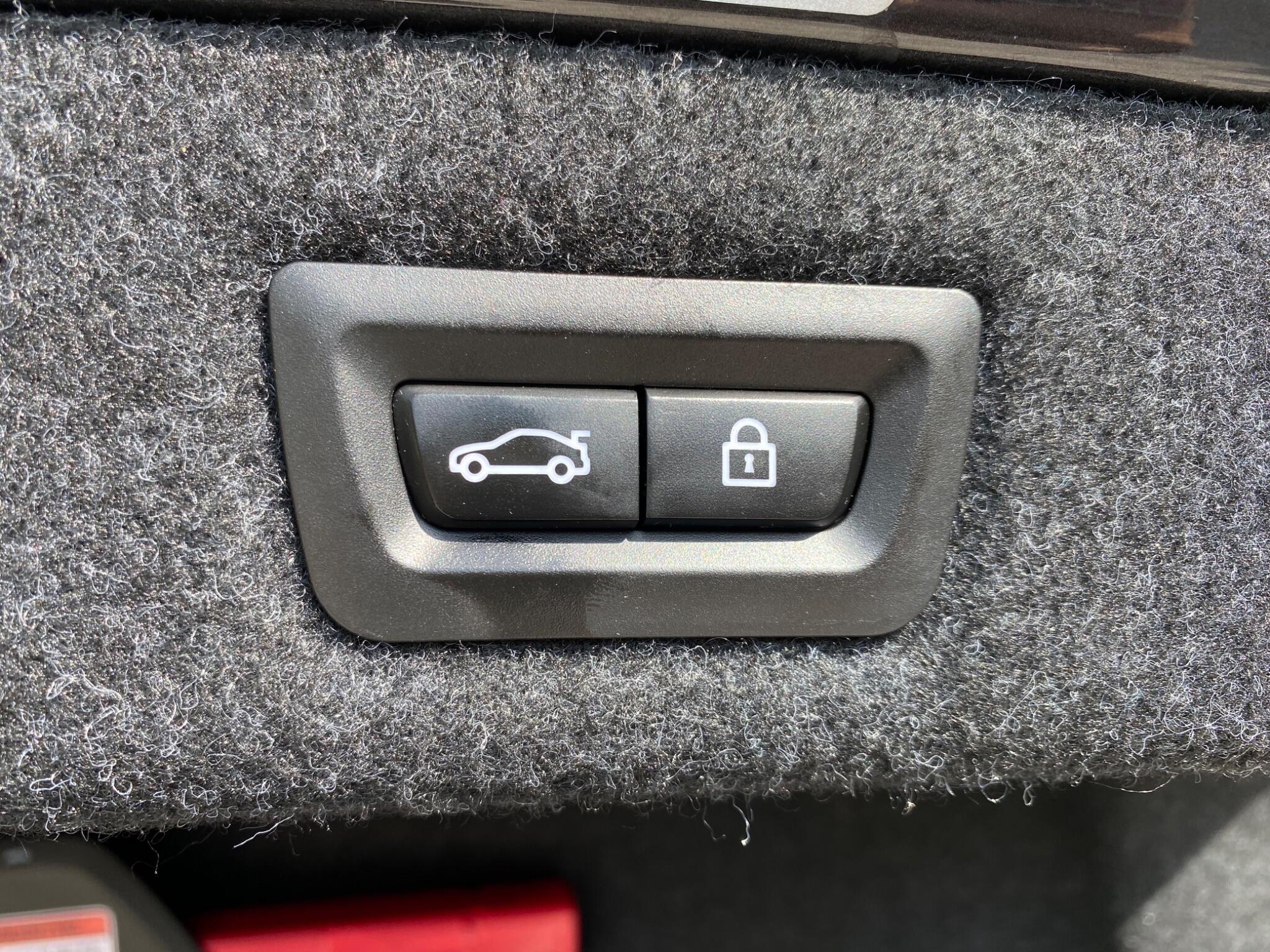 BMW 5 Series view 18