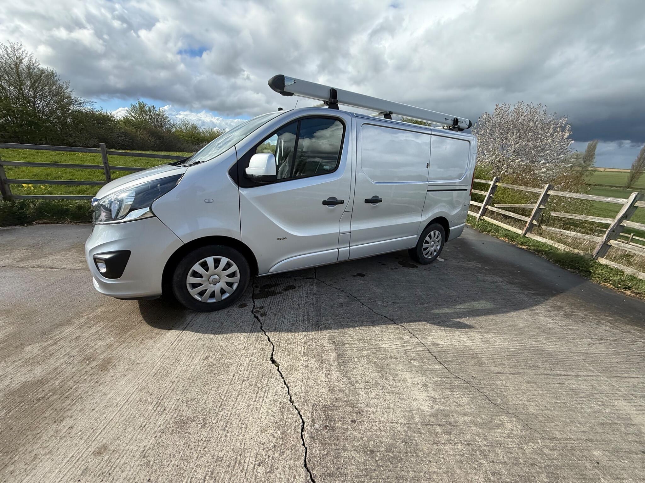 Vauxhall Vivaro 1.6 CDTi 2900 BiTurbo Sportive L1 H1 Euro 6 (s/s) 5dr — photo 3 of 98