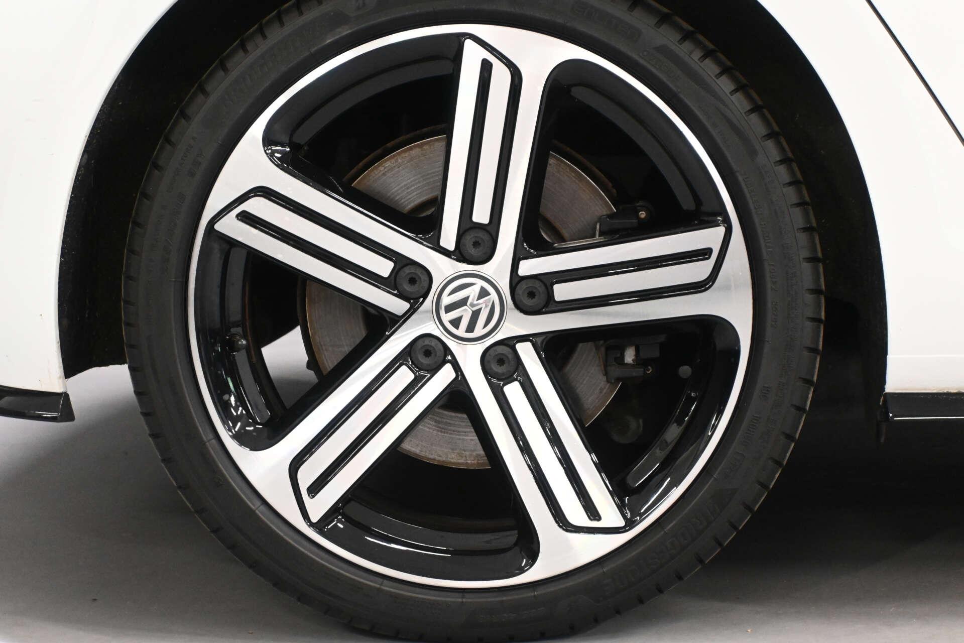 Volkswagen Golf view 33